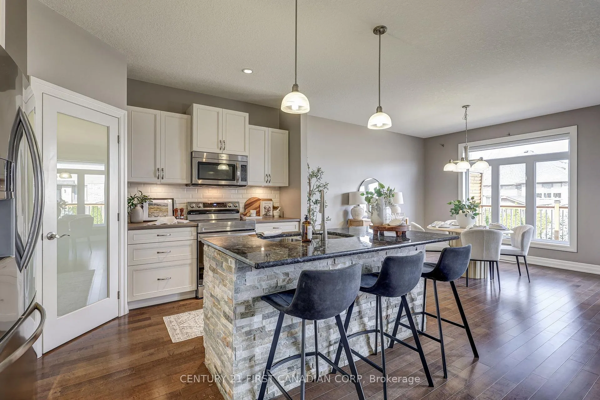 Photo 38 of 696 Bennett Crescent, Strathroy-Caradoc, Mount Brydges — HOMEH