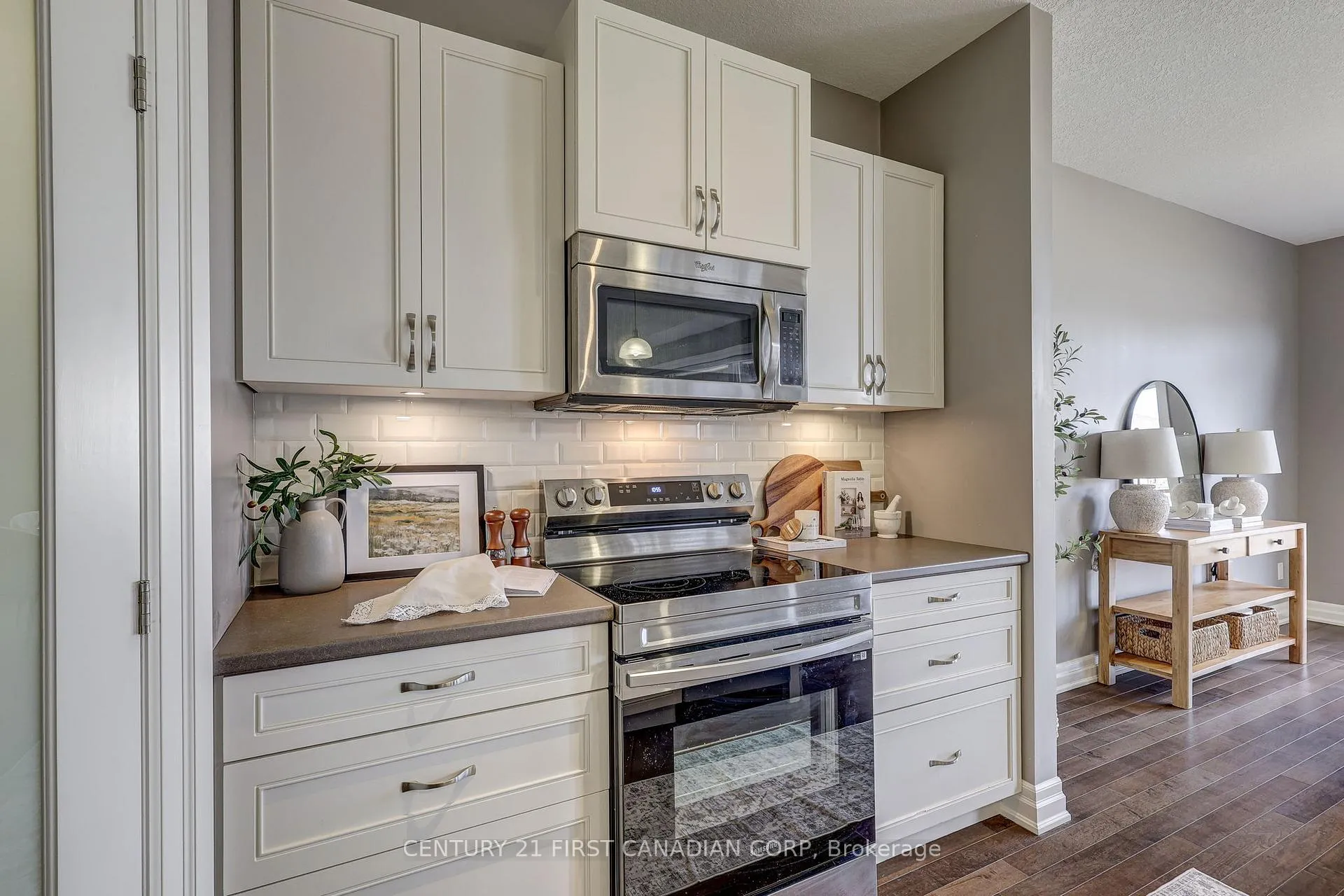 Photo 40 of 696 Bennett Crescent, Strathroy-Caradoc, Mount Brydges — HOMEH