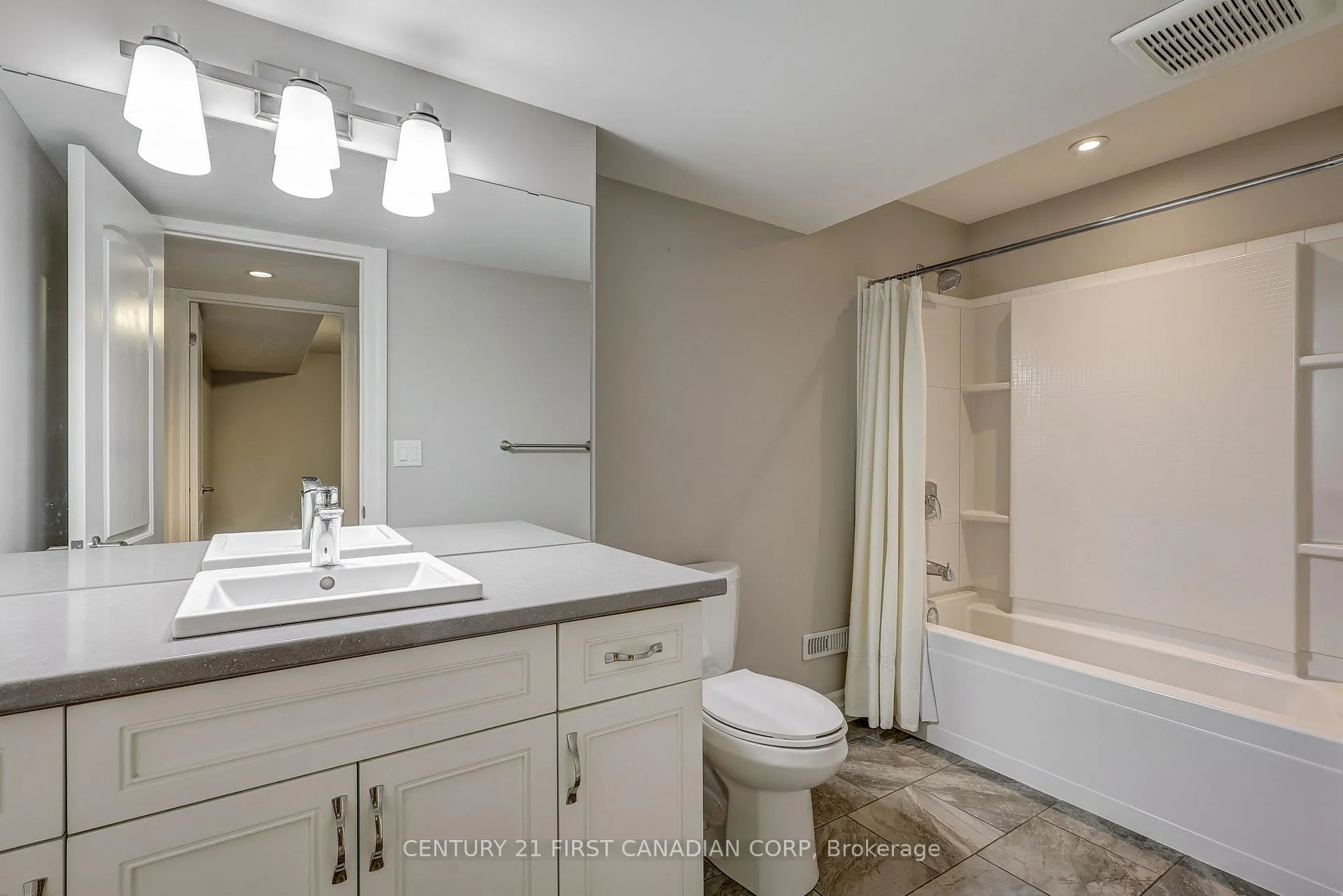 Photo 48 of 696 Bennett Crescent, Strathroy-Caradoc, Mount Brydges — HOMEH