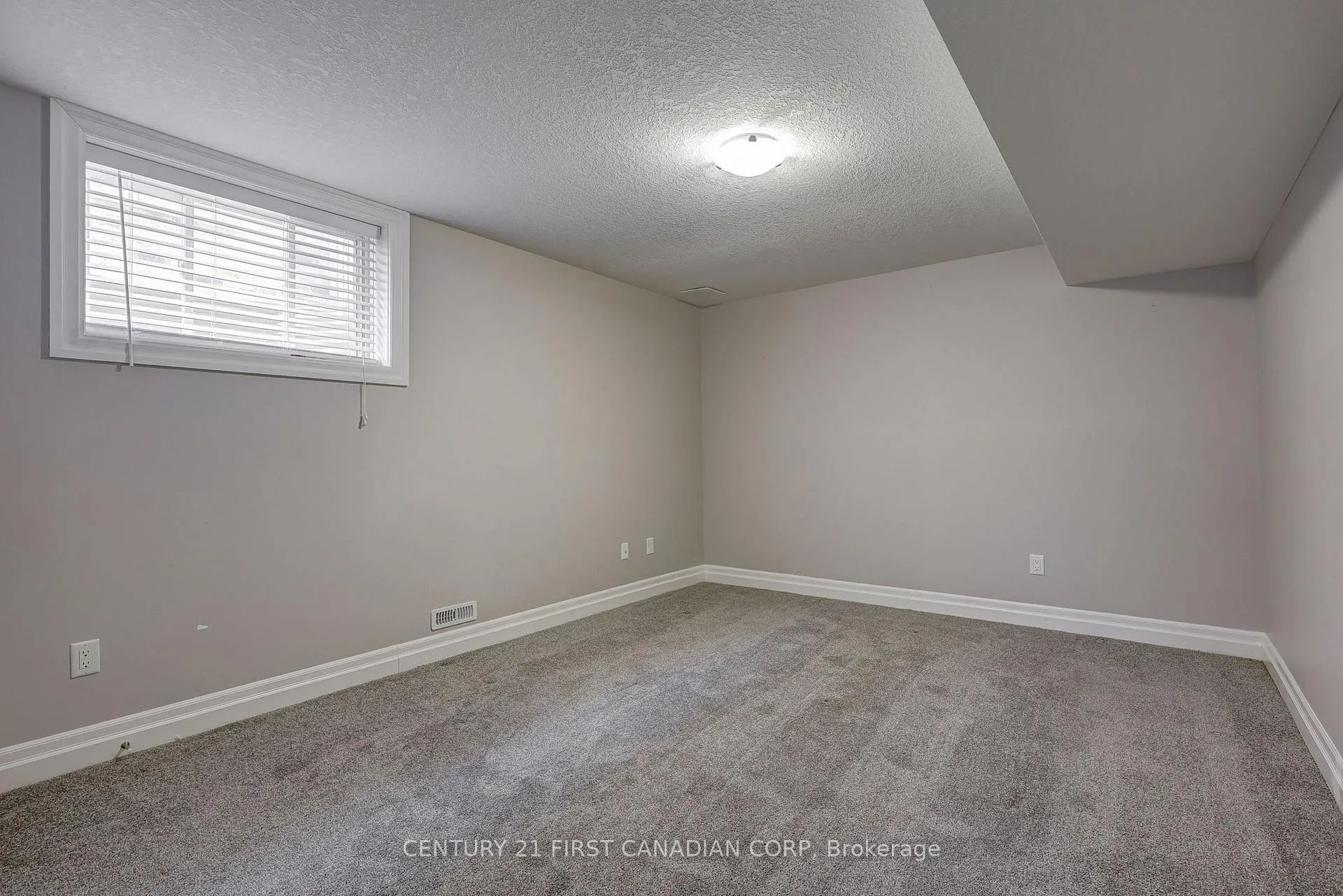 Photo 49 of 696 Bennett Crescent, Strathroy-Caradoc, Mount Brydges — HOMEH