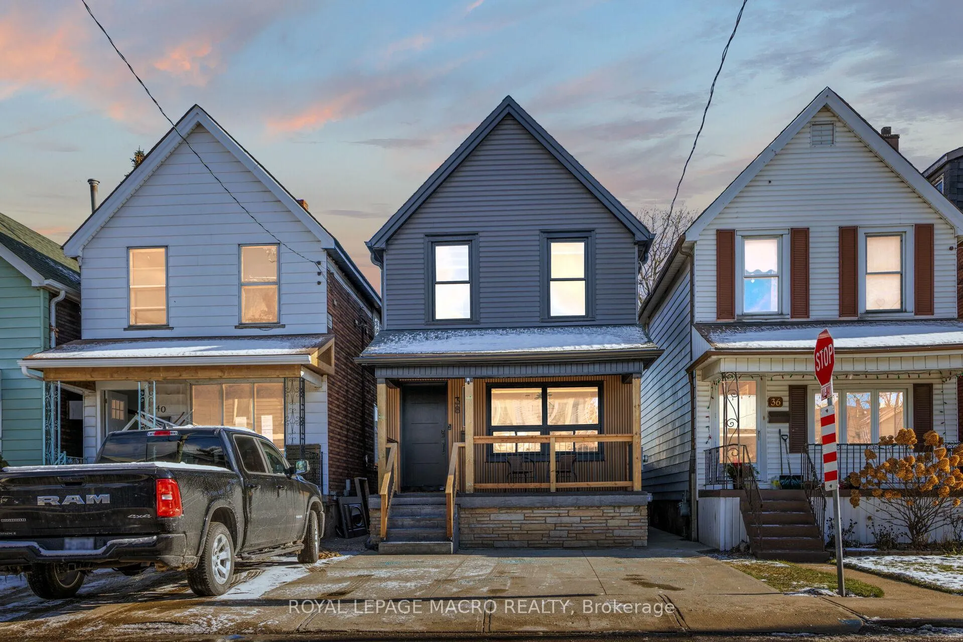 Photo 1 of 38 Glendale Avenue N, Hamilton, Crown Point — HOMEH