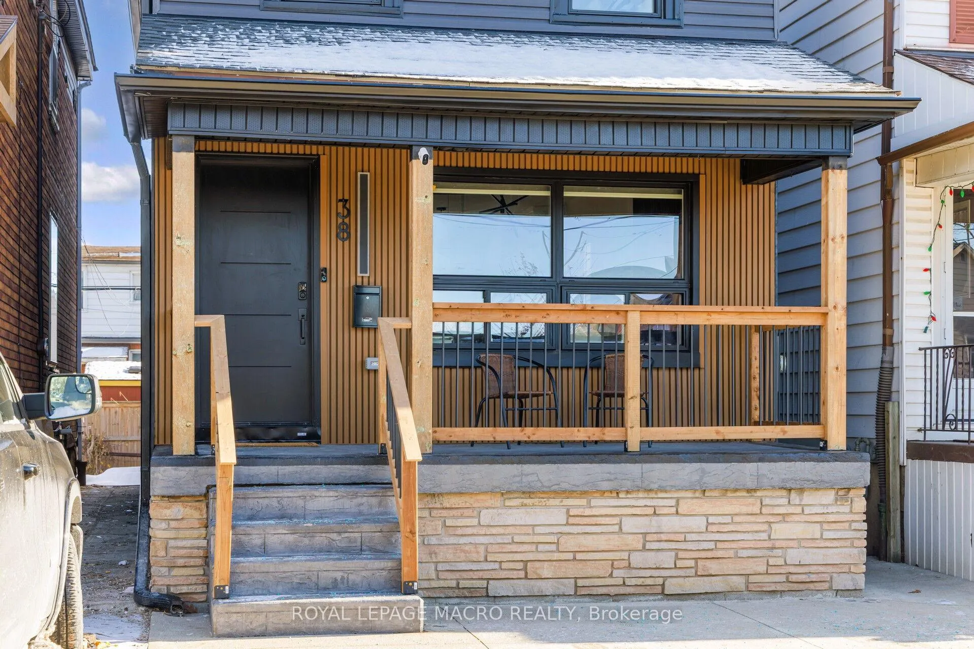 Photo 3 of 38 Glendale Avenue N, Hamilton, Crown Point — HOMEH