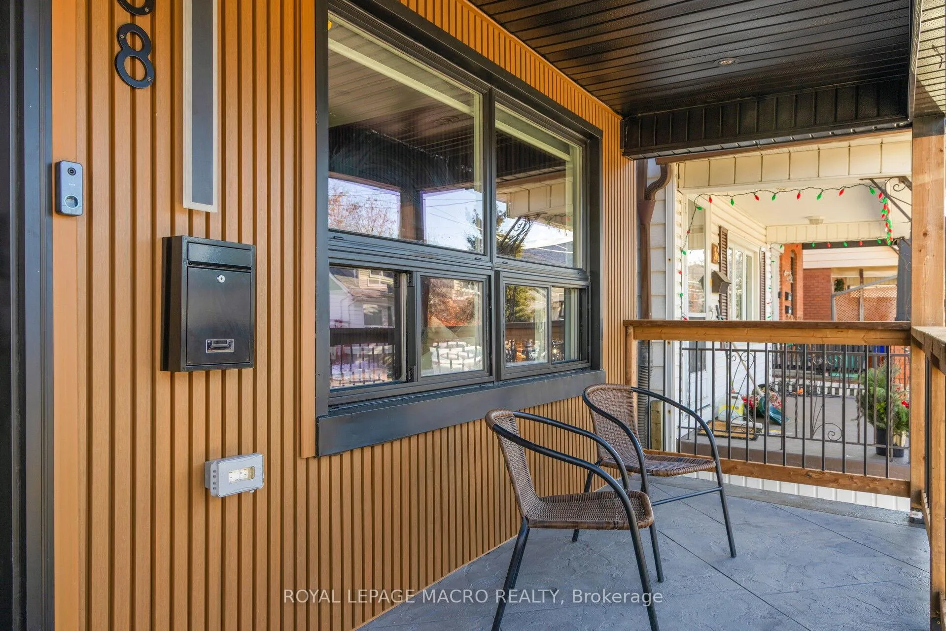 Photo 4 of 38 Glendale Avenue N, Hamilton, Crown Point — HOMEH