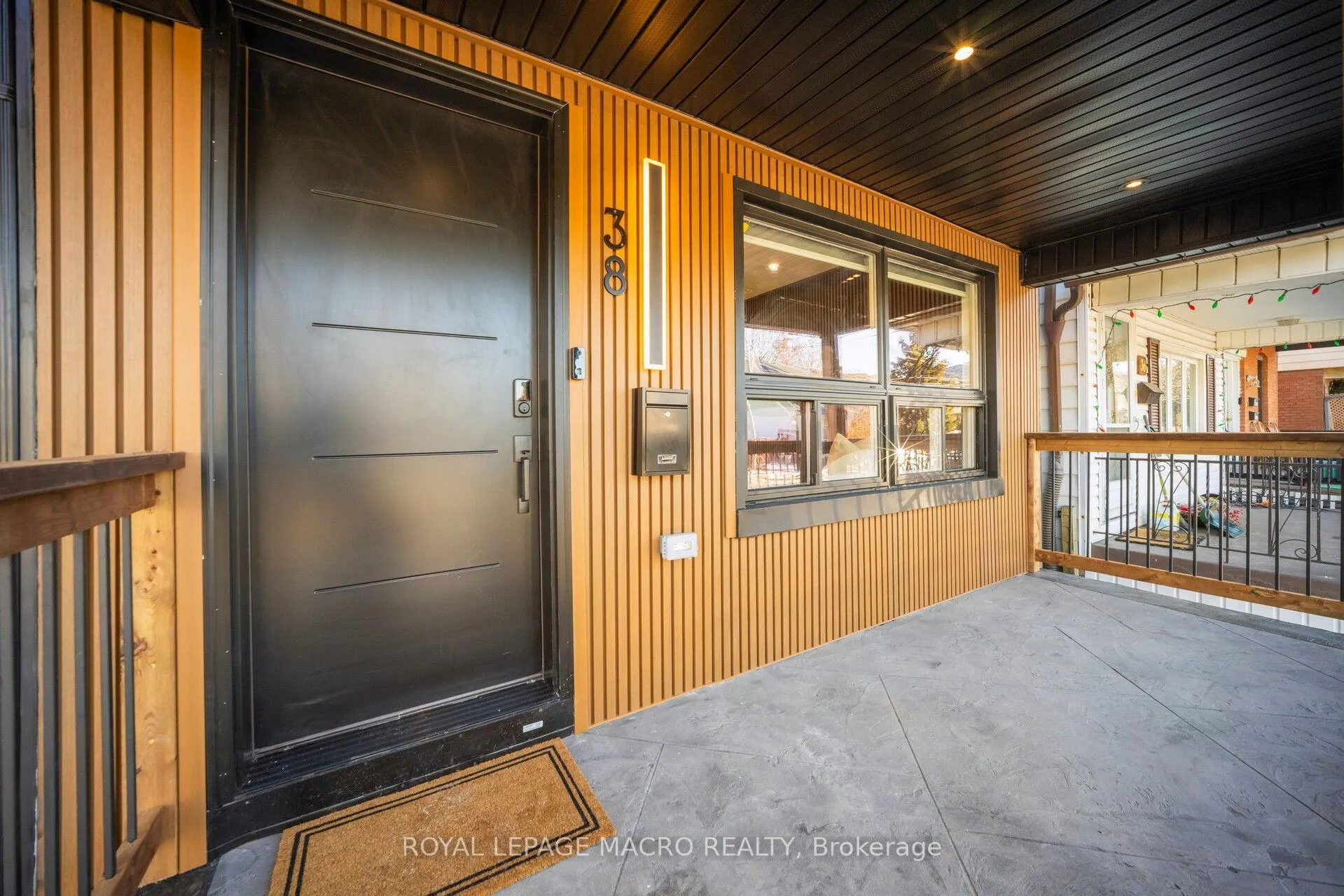 Photo 5 of 38 Glendale Avenue N, Hamilton, Crown Point — HOMEH