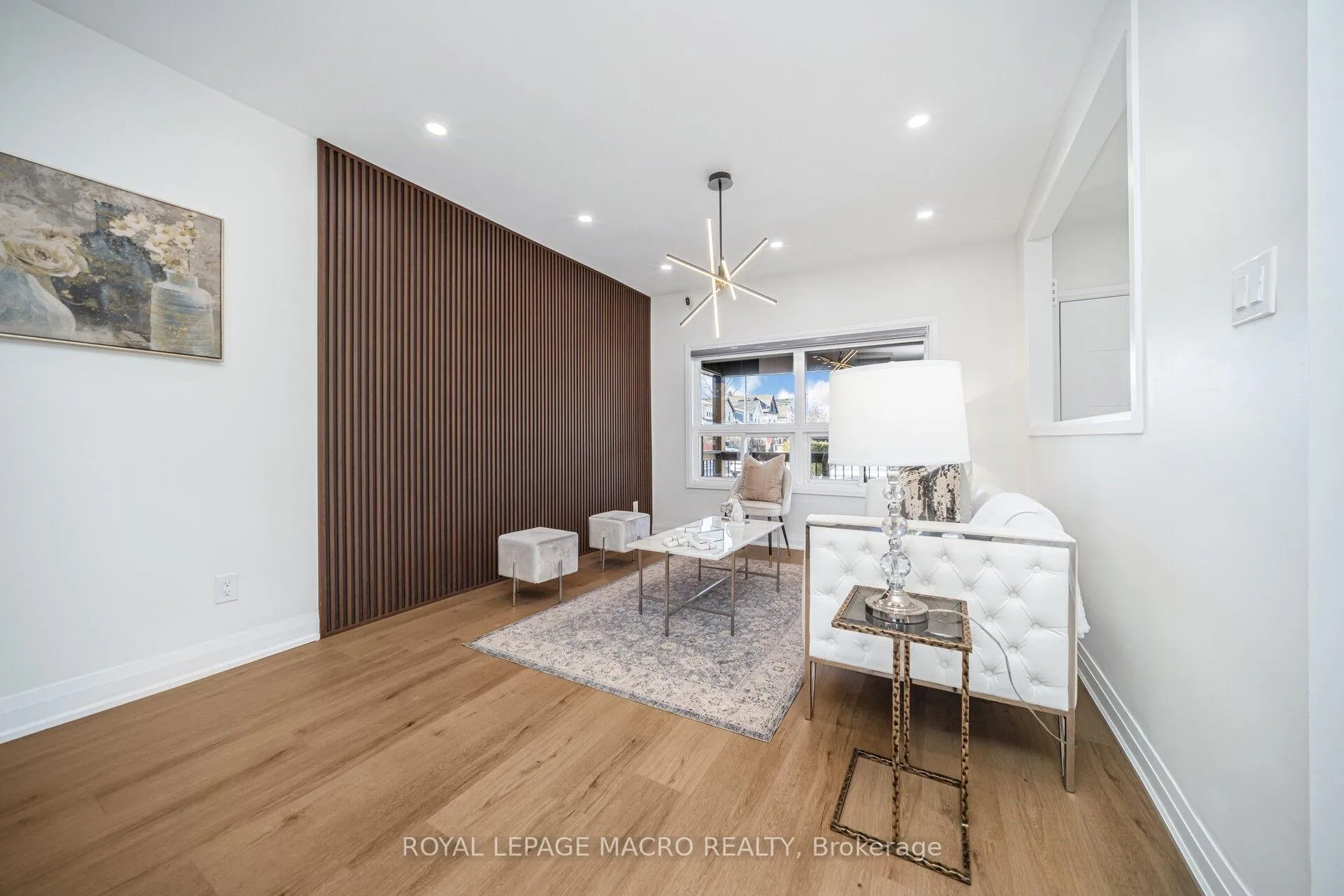 Photo 7 of 38 Glendale Avenue N, Hamilton, Crown Point — HOMEH