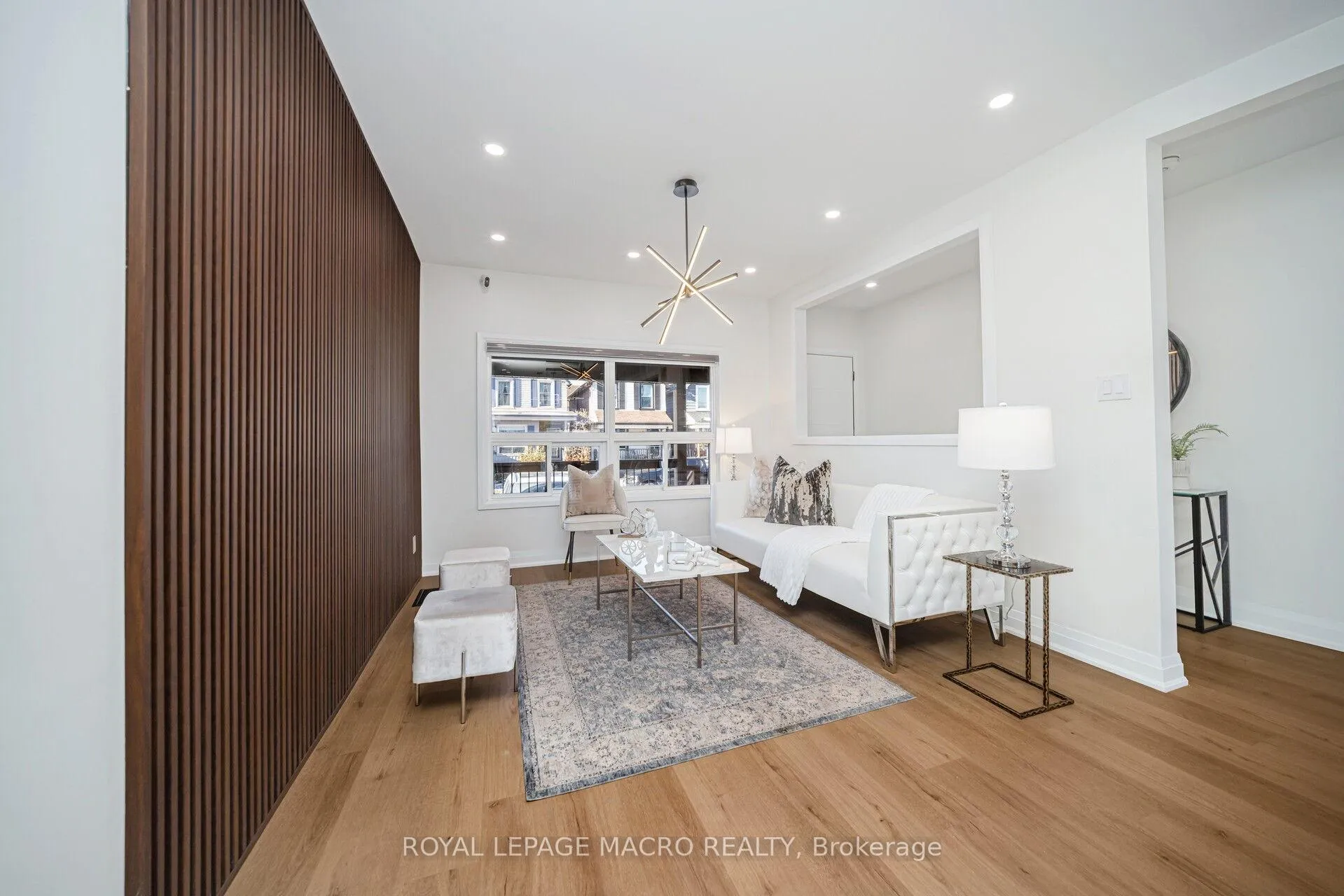 Photo 8 of 38 Glendale Avenue N, Hamilton, Crown Point — HOMEH