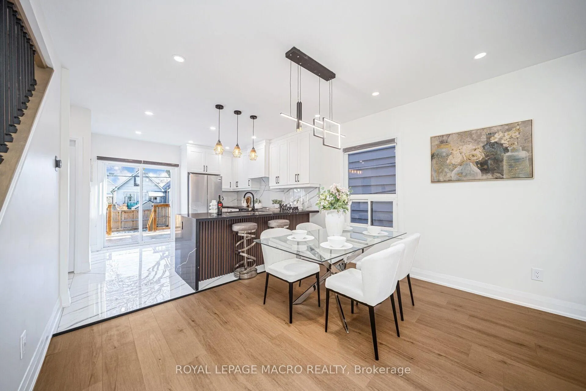 Photo 10 of 38 Glendale Avenue N, Hamilton, Crown Point — HOMEH