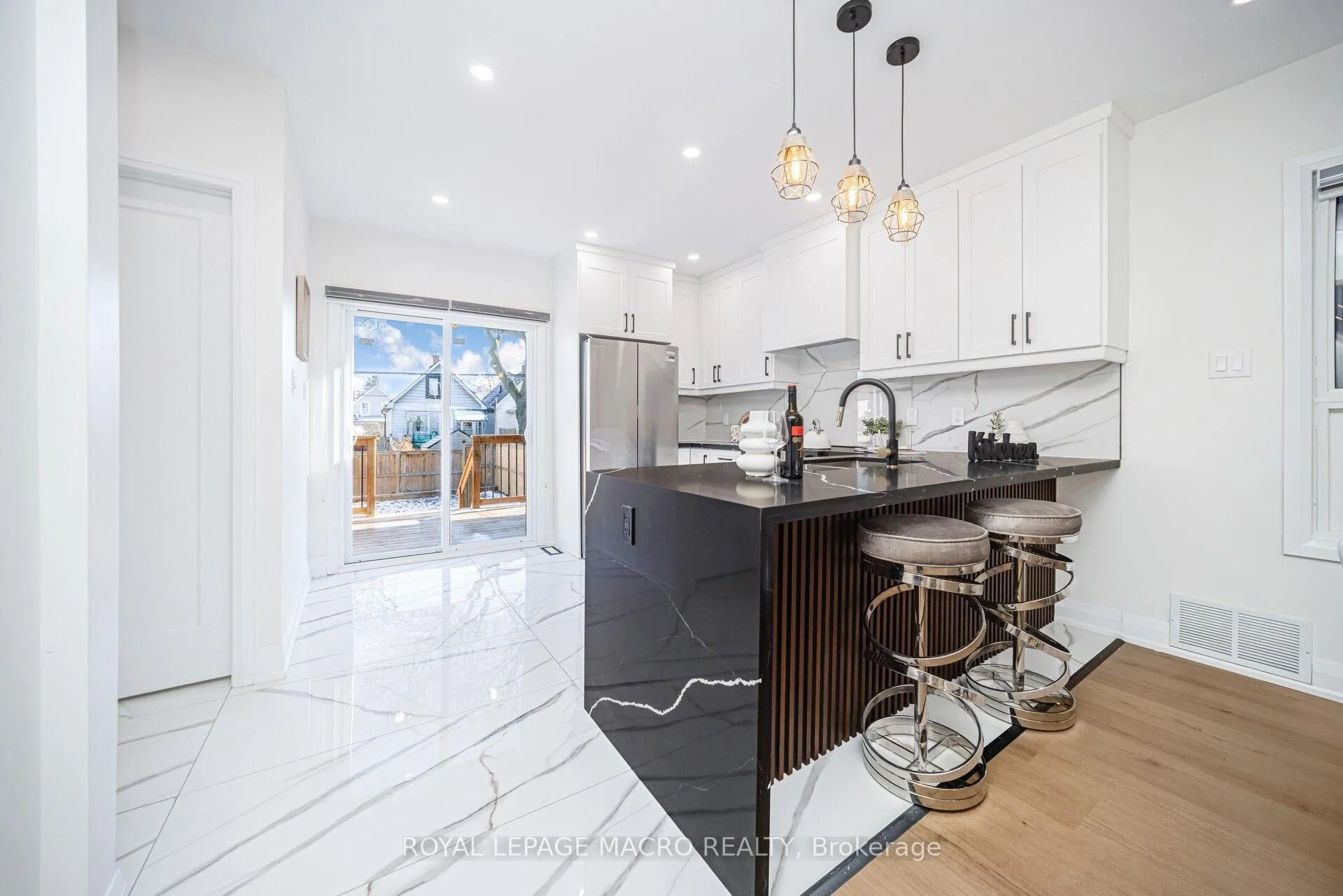 Photo 11 of 38 Glendale Avenue N, Hamilton, Crown Point — HOMEH