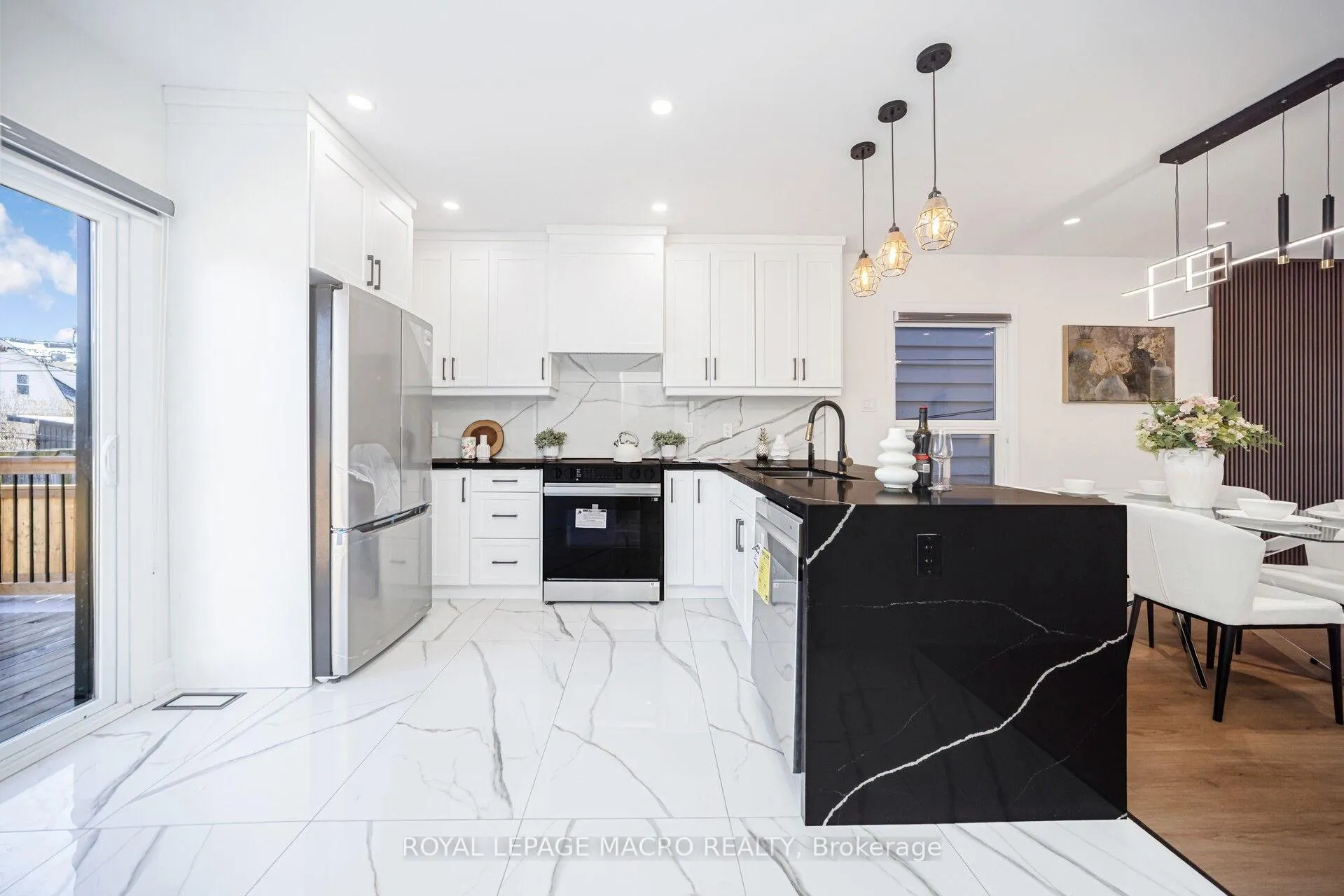 Photo 12 of 38 Glendale Avenue N, Hamilton, Crown Point — HOMEH