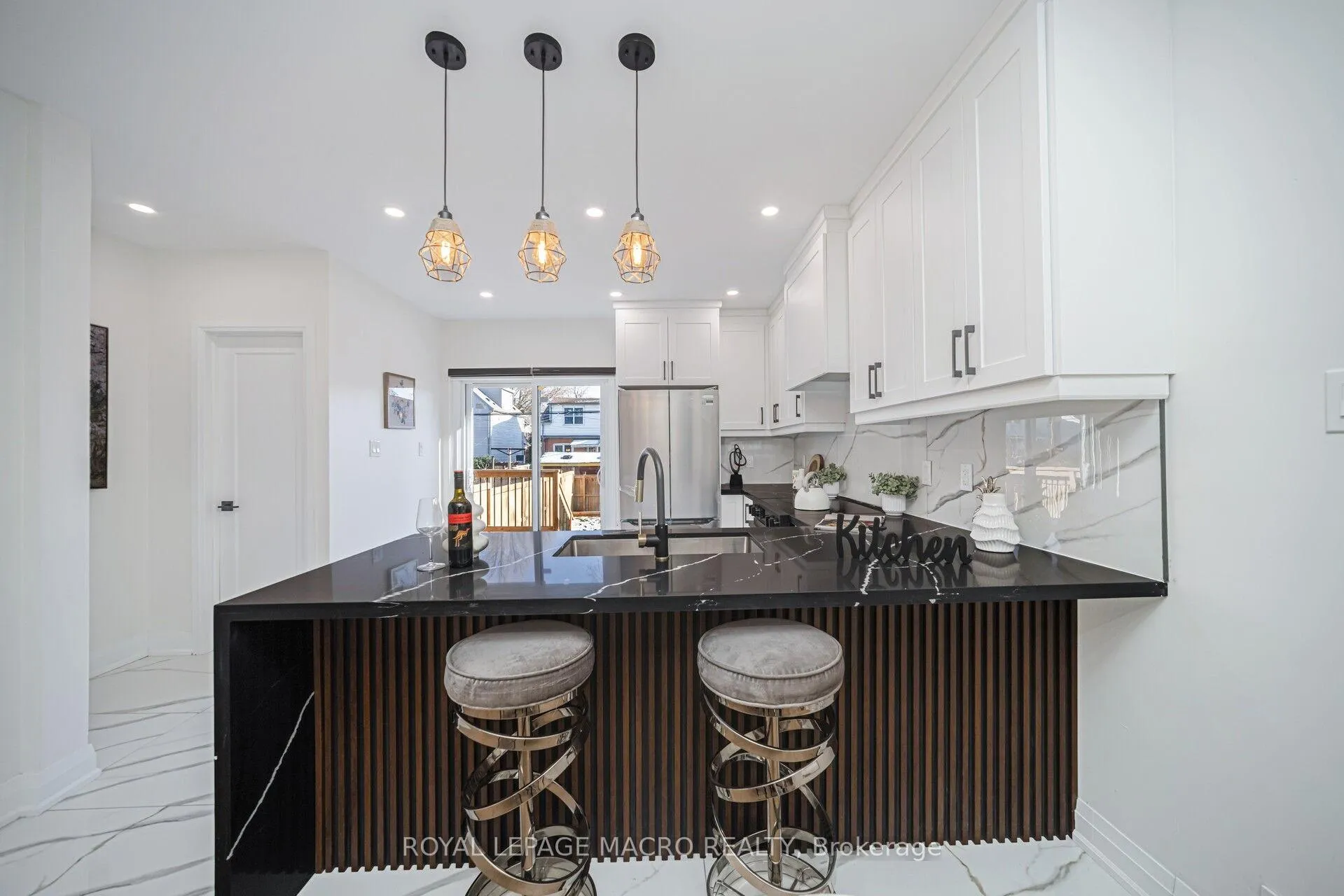 Photo 15 of 38 Glendale Avenue N, Hamilton, Crown Point — HOMEH