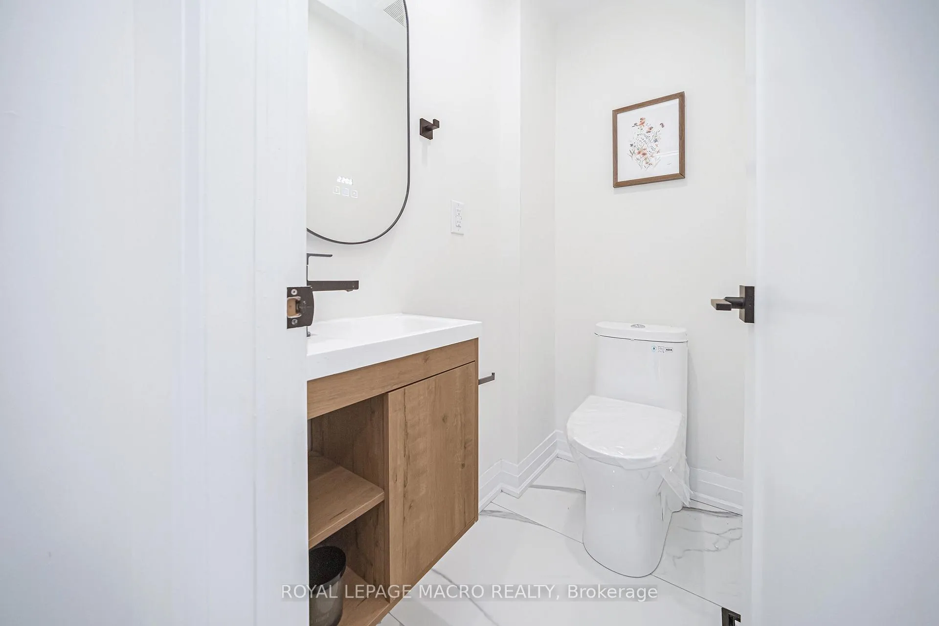 Photo 16 of 38 Glendale Avenue N, Hamilton, Crown Point — HOMEH