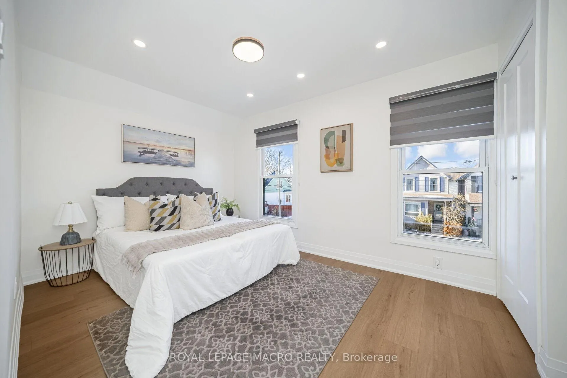 Photo 17 of 38 Glendale Avenue N, Hamilton, Crown Point — HOMEH