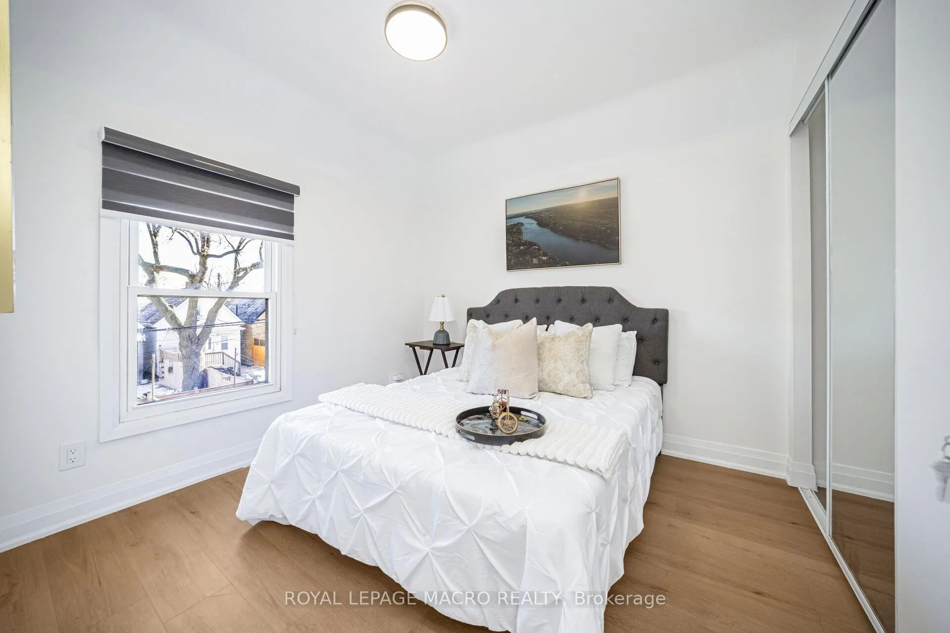 Photo 19 of 38 Glendale Avenue N, Hamilton, Crown Point — HOMEH