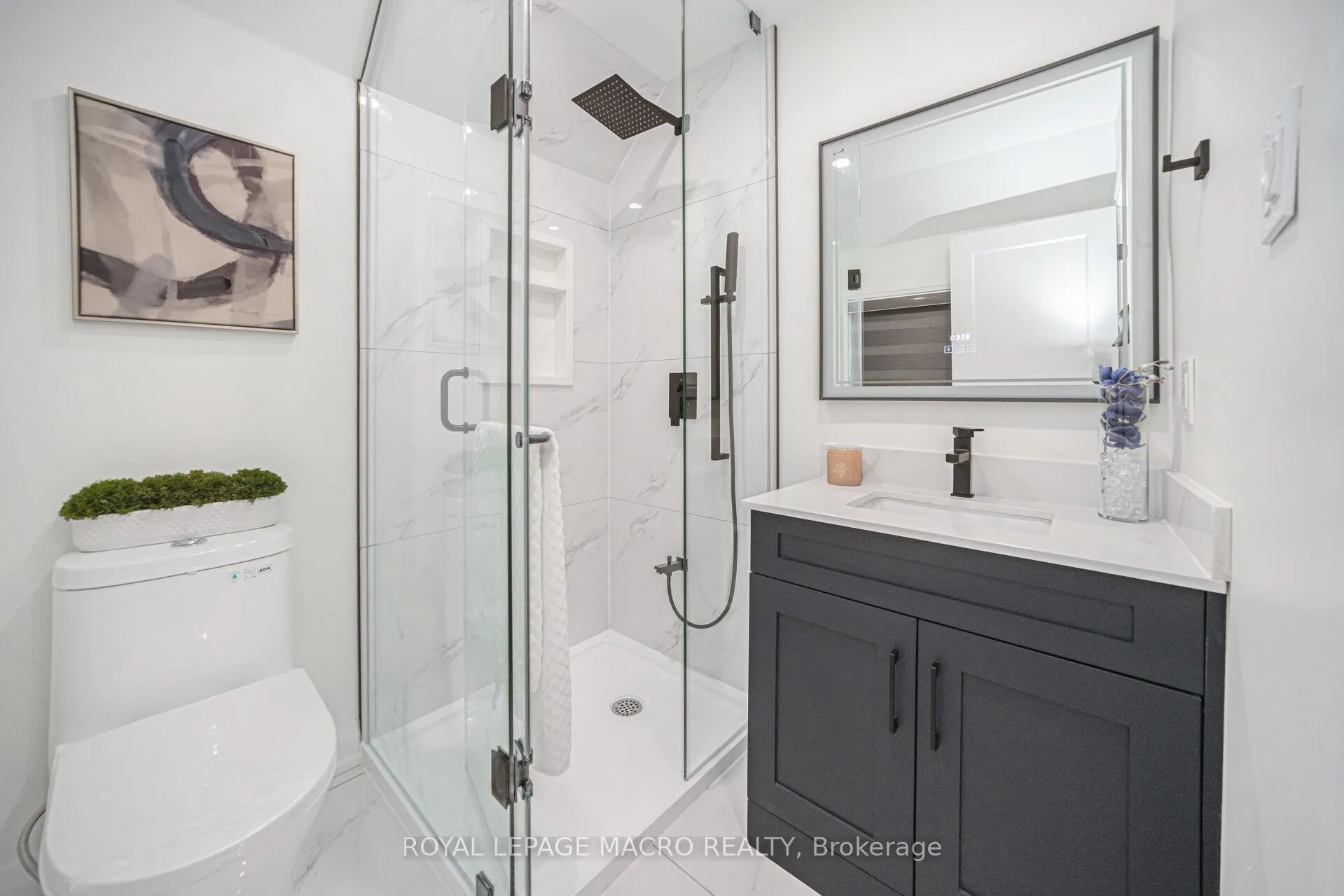 Photo 20 of 38 Glendale Avenue N, Hamilton, Crown Point — HOMEH