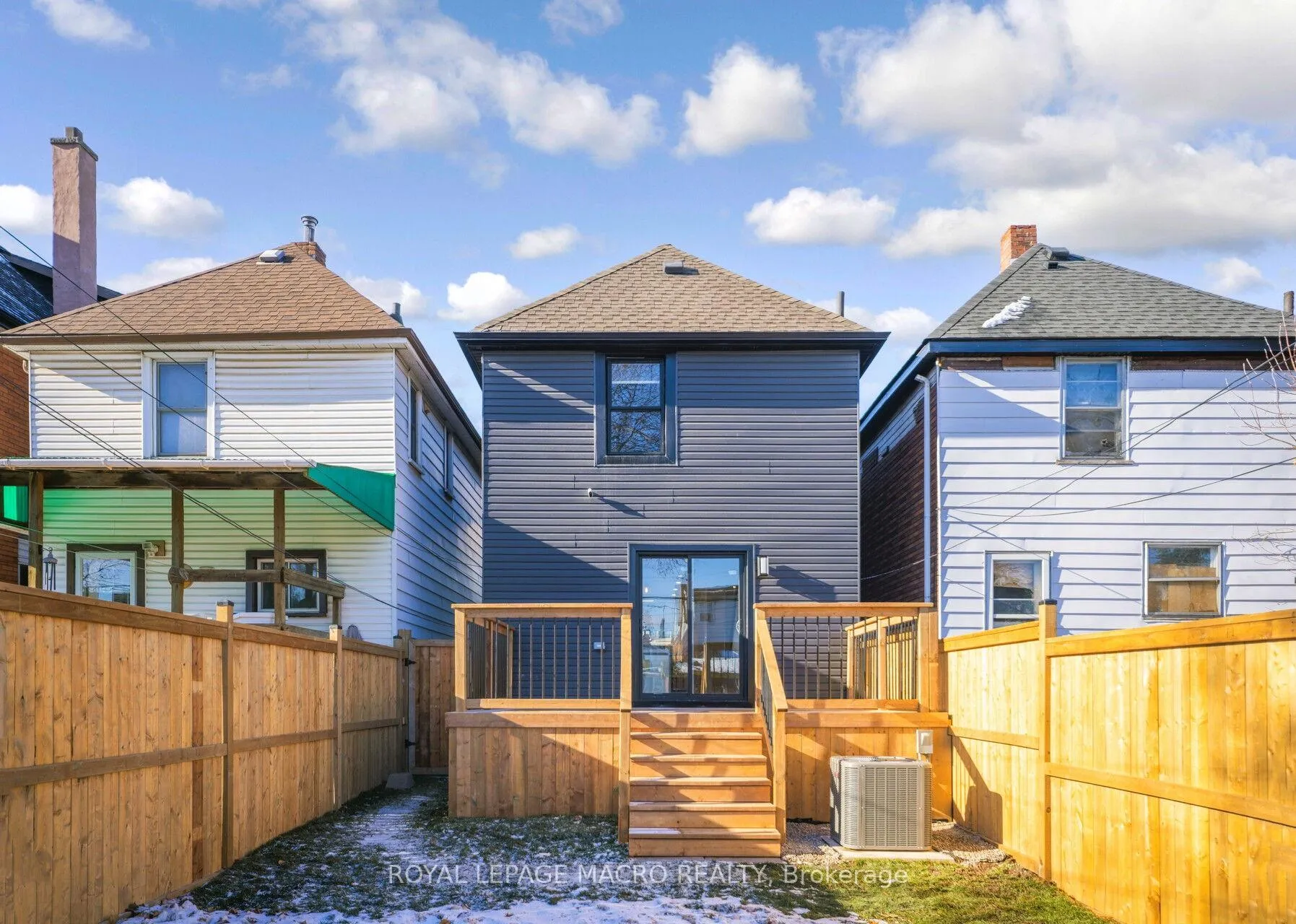 Photo 22 of 38 Glendale Avenue N, Hamilton, Crown Point — HOMEH
