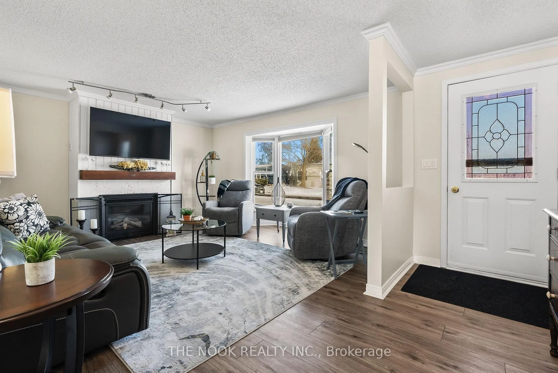Photo 3 of 44 Fairway Drive, Clarington, Newcastle — HOMEH