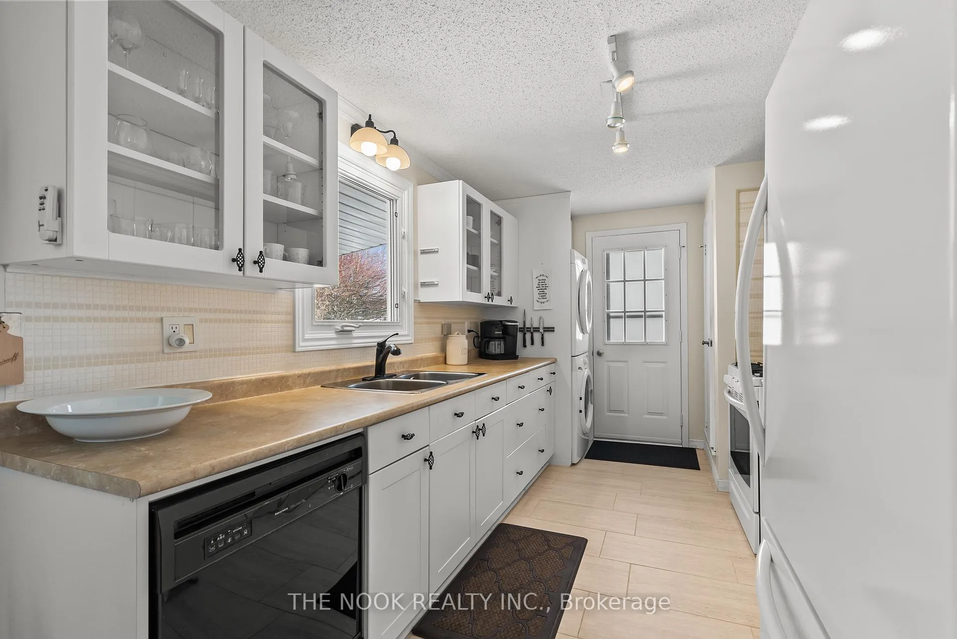 Photo 9 of 44 Fairway Drive, Clarington, Newcastle — HOMEH