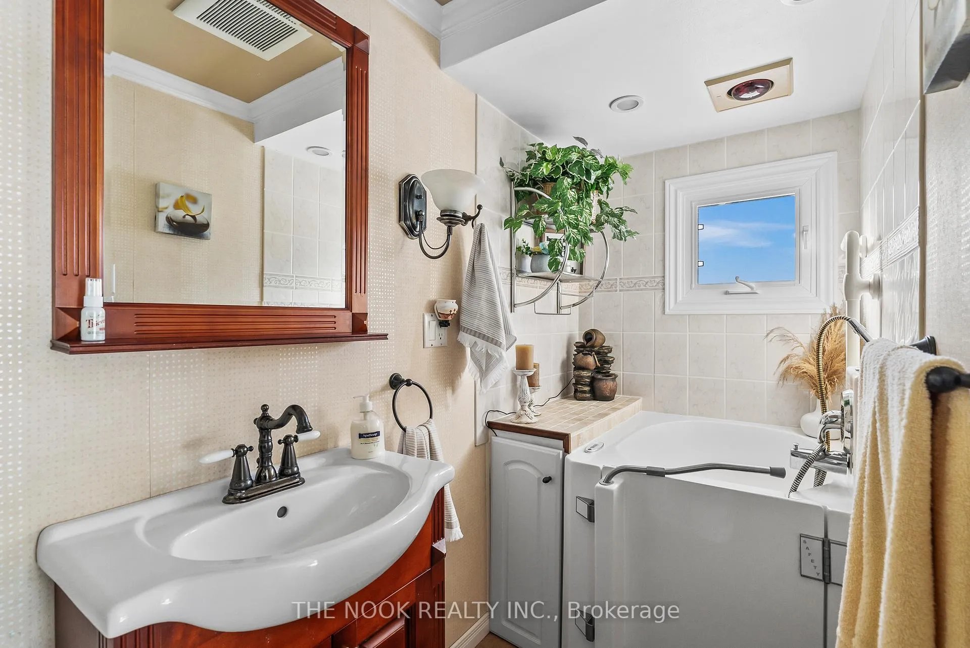 Photo 15 of 44 Fairway Drive, Clarington, Newcastle — HOMEH