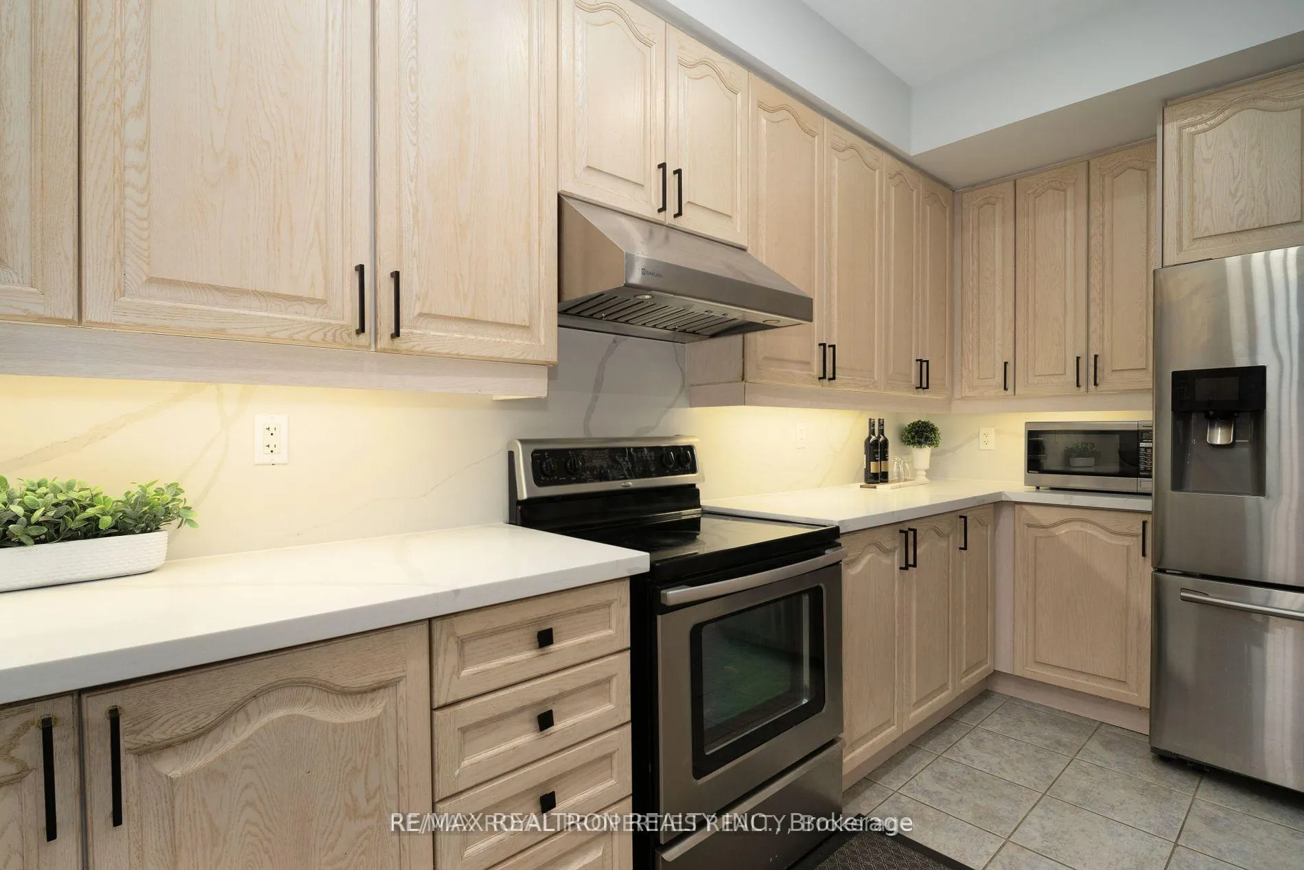 Photo 9 of 22 Carberry Crescent, Ajax, Northeast Ajax — HOMEH