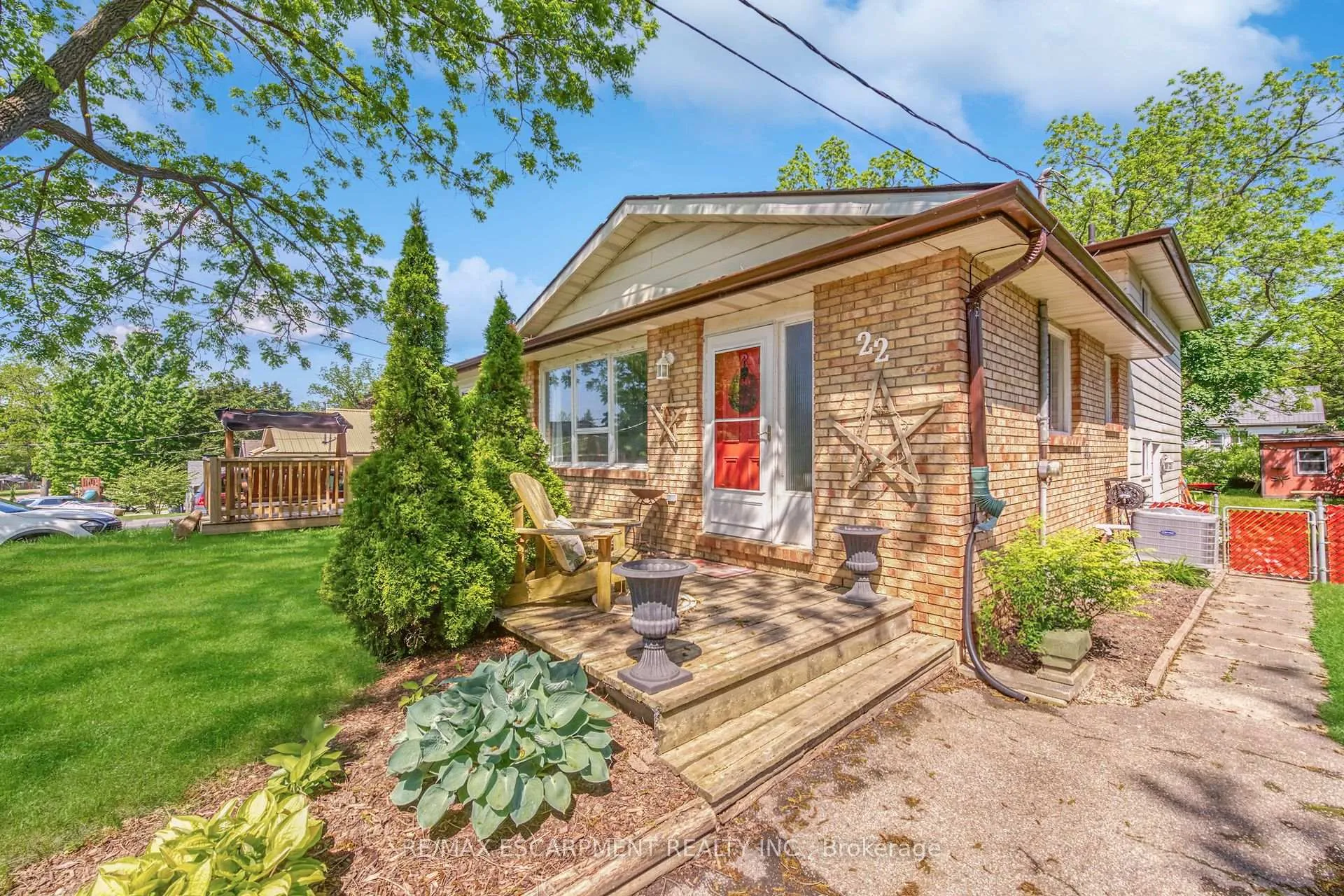 Photo 2 of 22 Chippewa Street W, Haldimand — HOMEH
