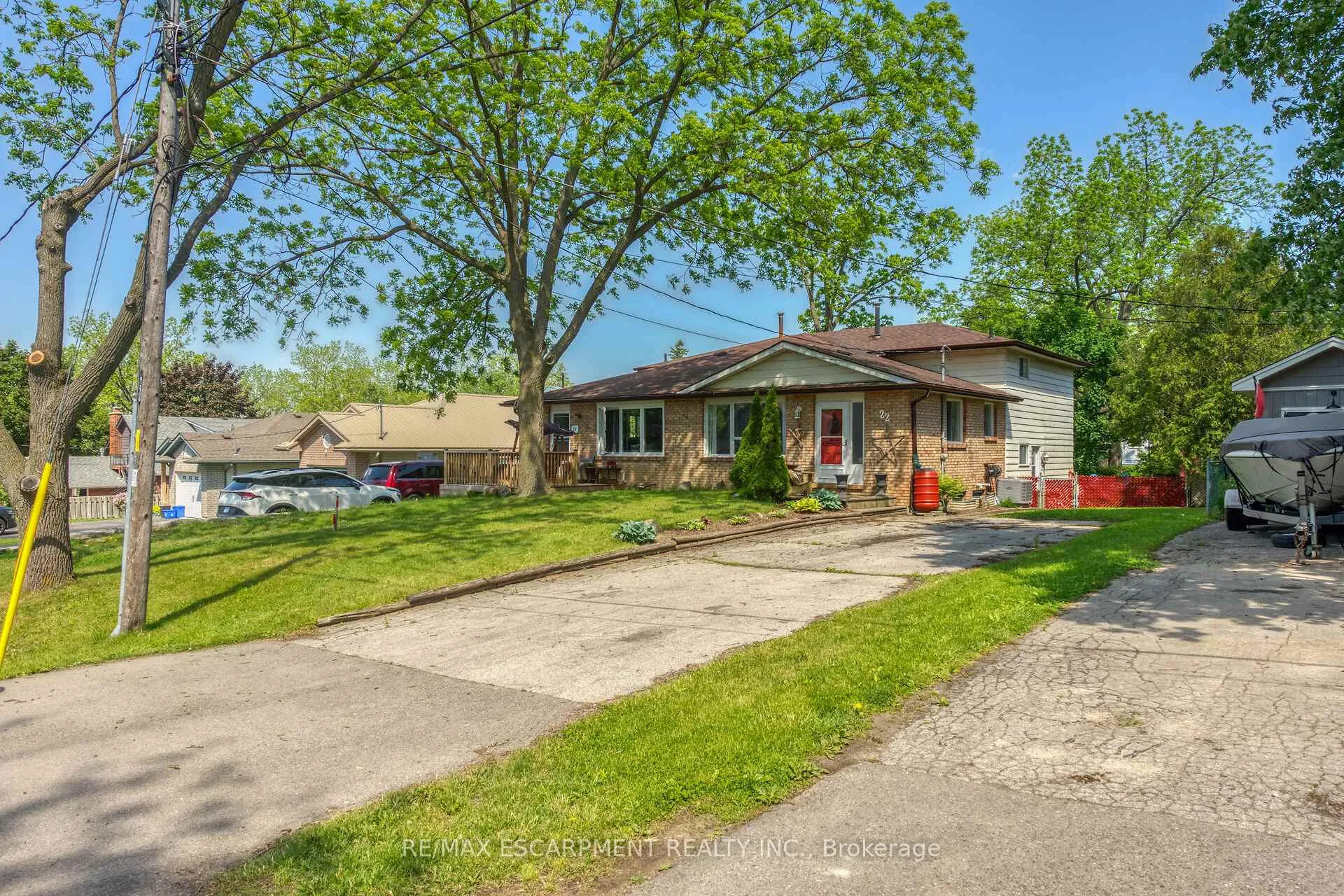 Photo 3 of 22 Chippewa Street W, Haldimand — HOMEH