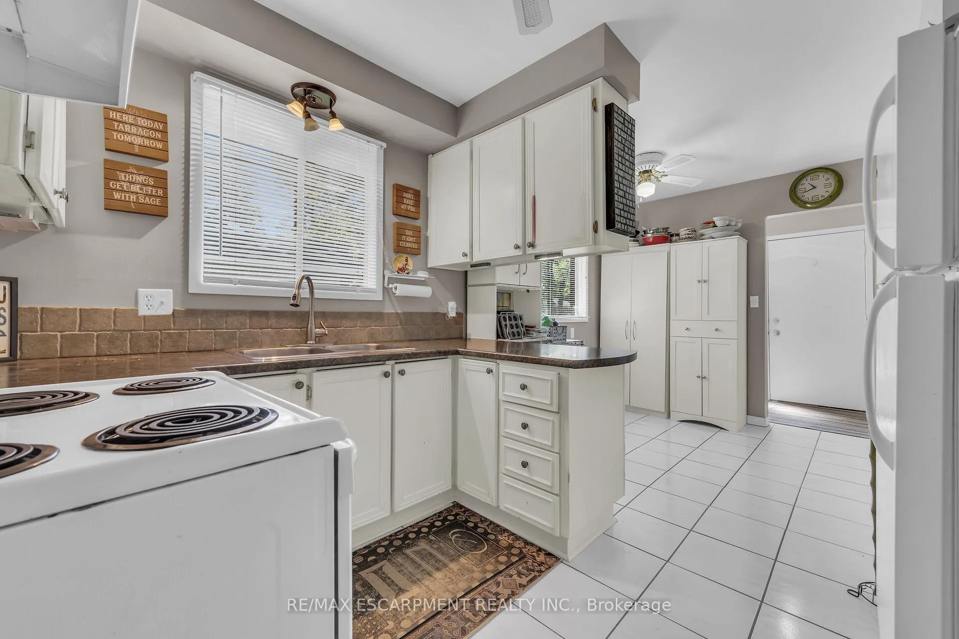 Photo 15 of 22 Chippewa Street W, Haldimand — HOMEH