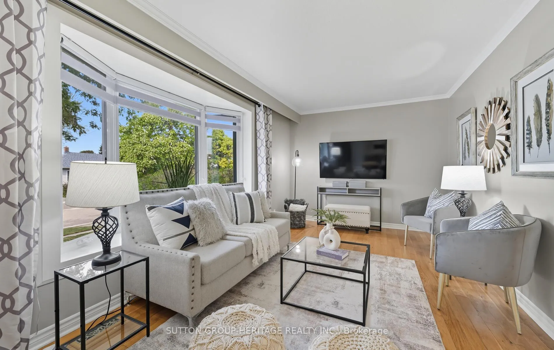 Photo 3 of 823 Rowena Street, Oshawa, Lakeview — HOMEH