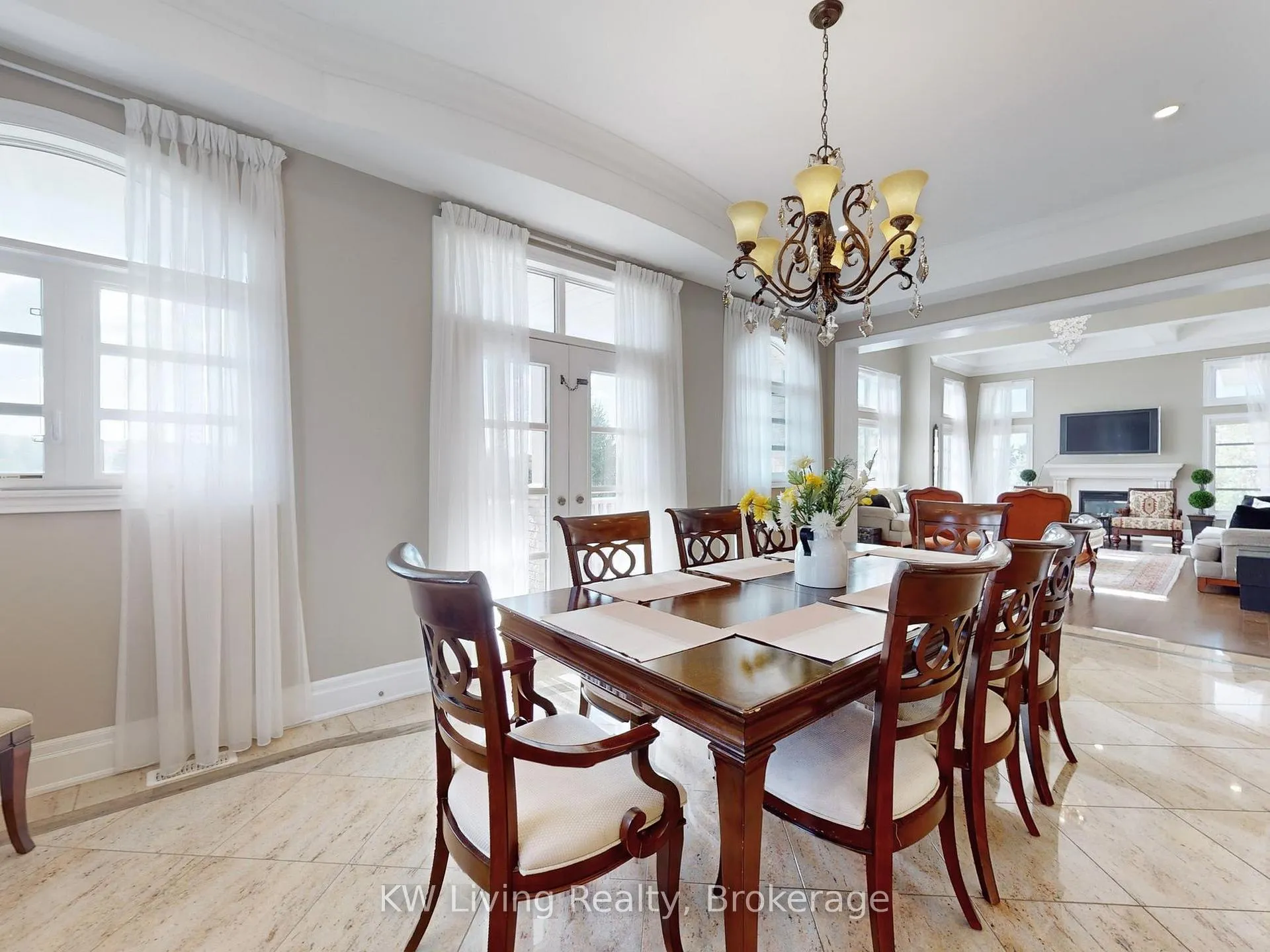 Photo 9 of 62 Carisbrooke Circle, Aurora, Bayview Southeast — HOMEH