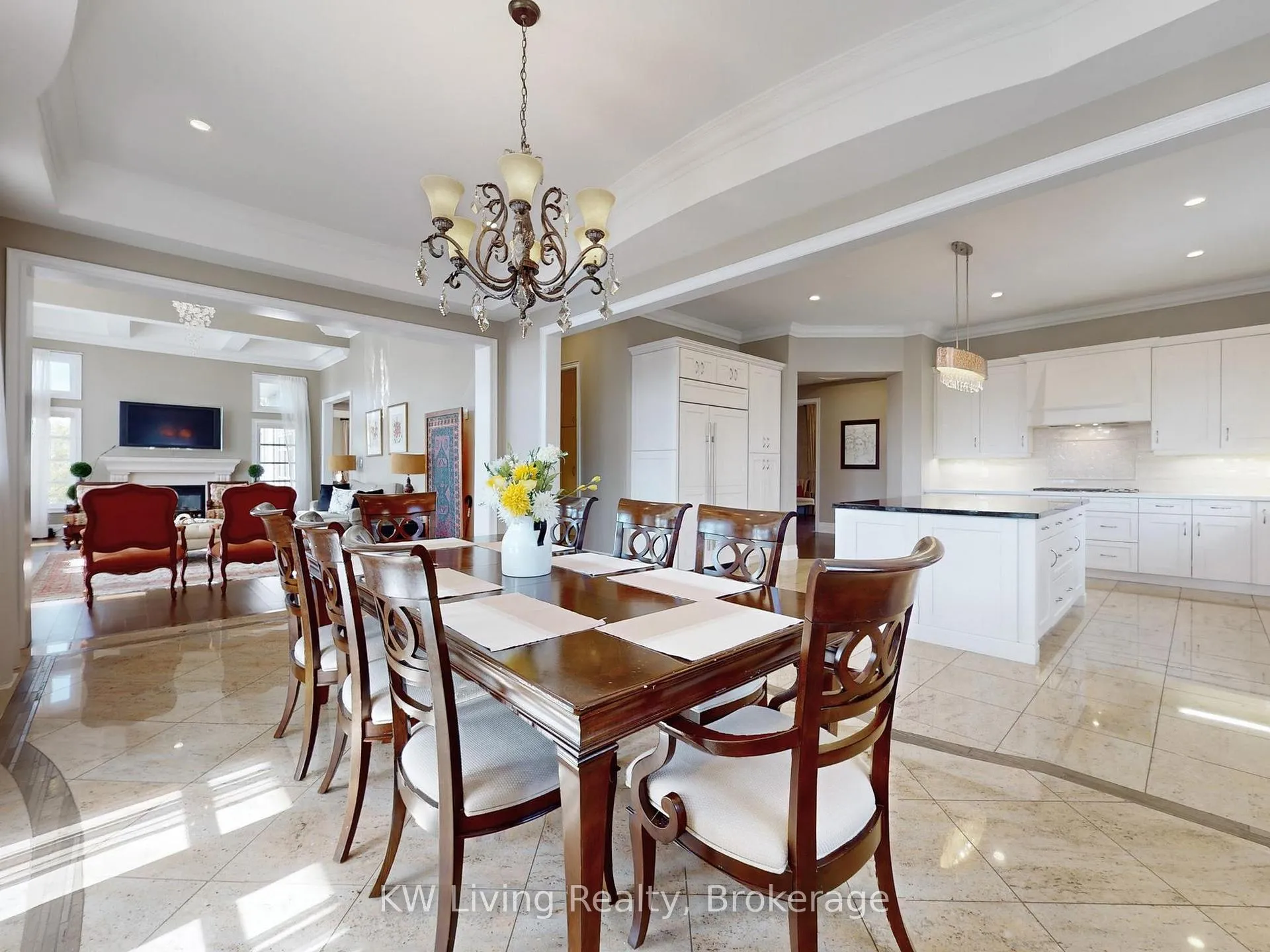 Photo 10 of 62 Carisbrooke Circle, Aurora, Bayview Southeast — HOMEH