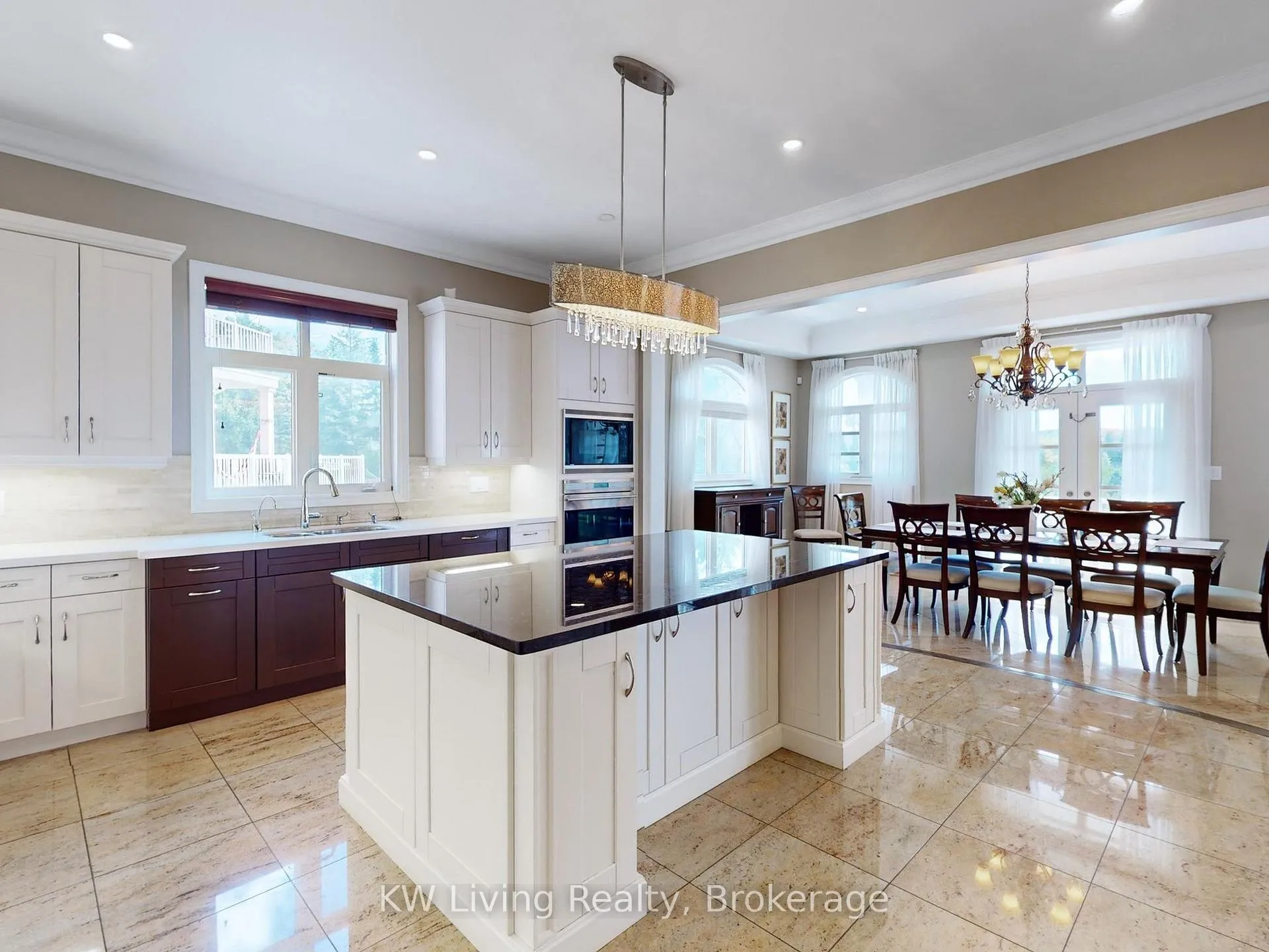 Photo 12 of 62 Carisbrooke Circle, Aurora, Bayview Southeast — HOMEH