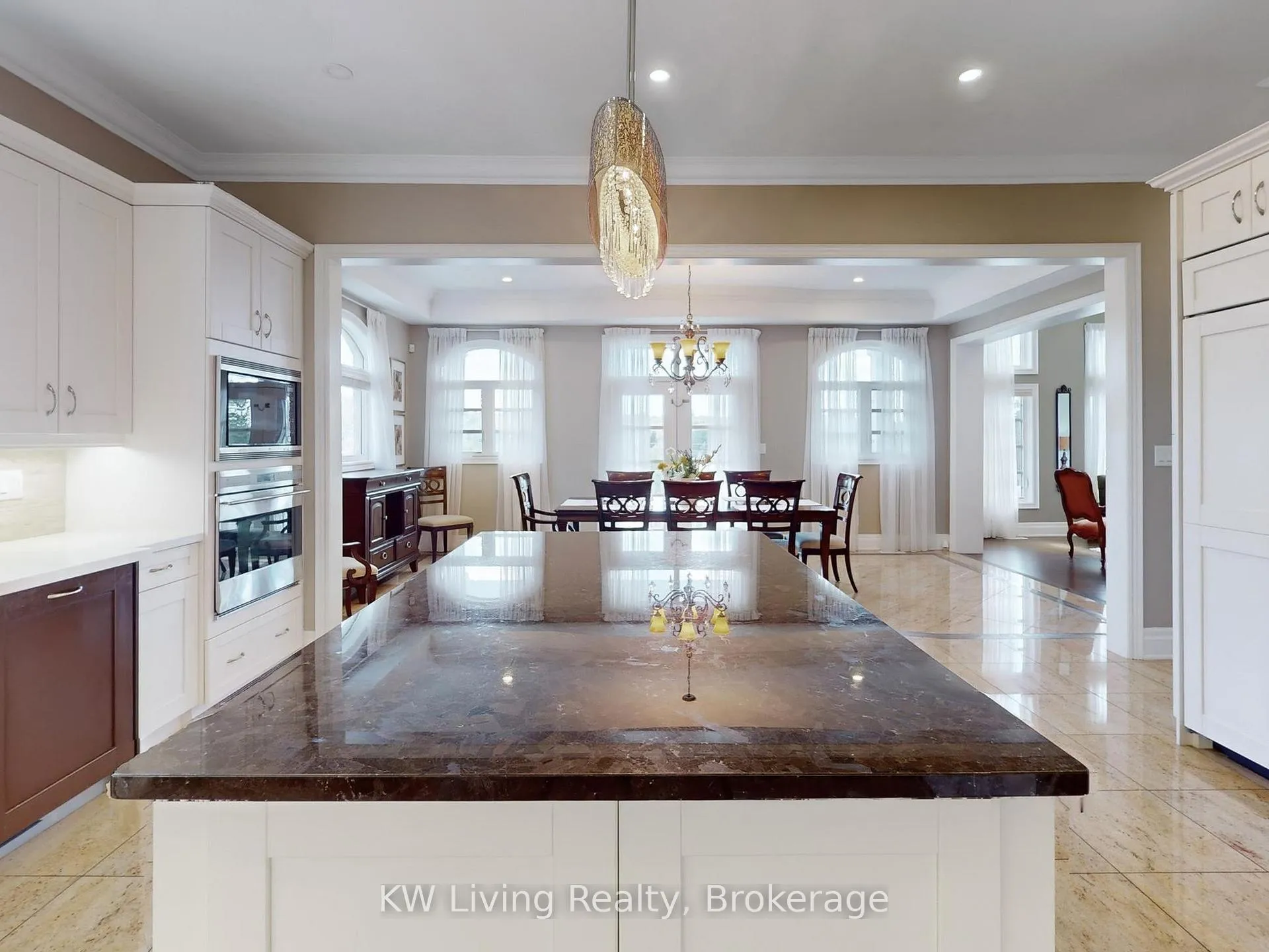 Photo 13 of 62 Carisbrooke Circle, Aurora, Bayview Southeast — HOMEH