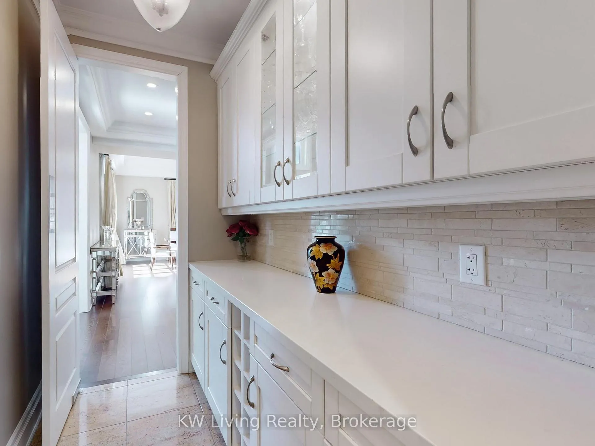 Photo 15 of 62 Carisbrooke Circle, Aurora, Bayview Southeast — HOMEH