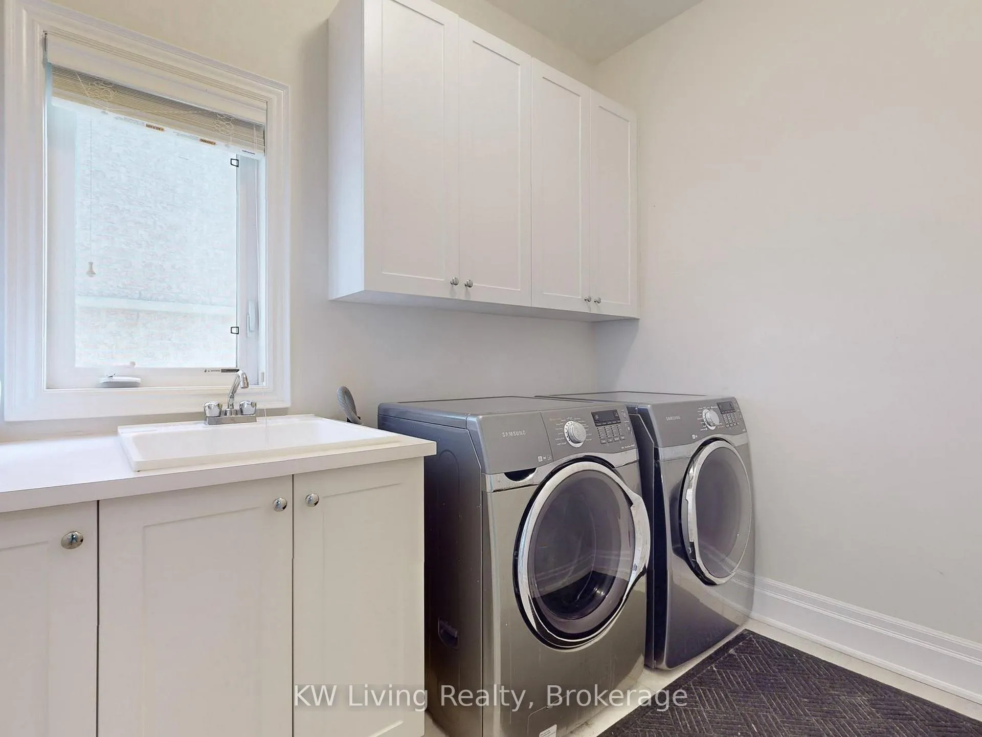 Photo 17 of 62 Carisbrooke Circle, Aurora, Bayview Southeast — HOMEH