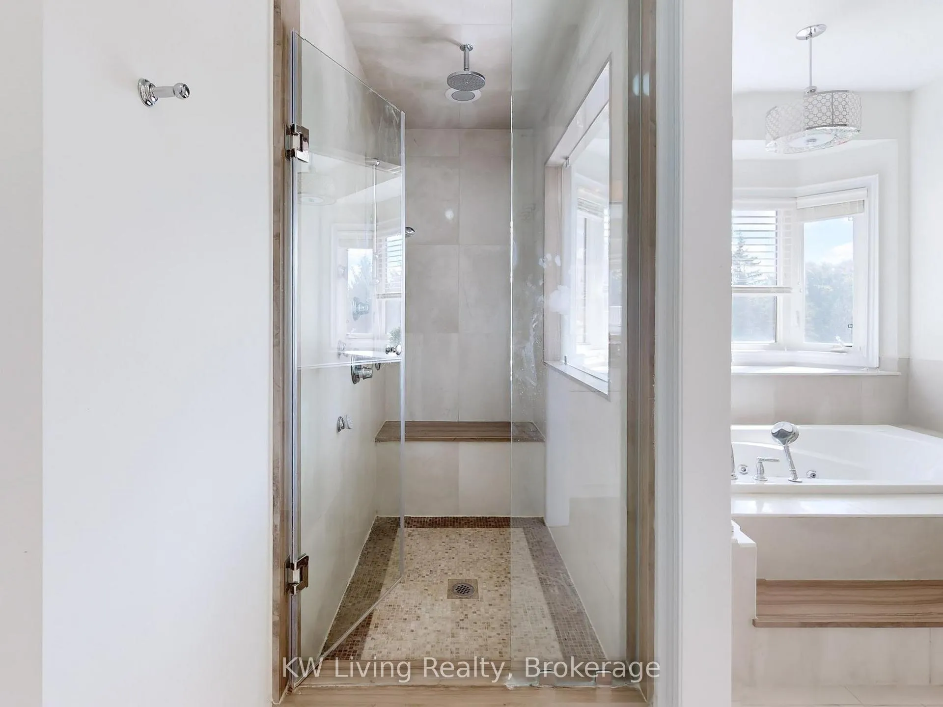 Photo 22 of 62 Carisbrooke Circle, Aurora, Bayview Southeast — HOMEH