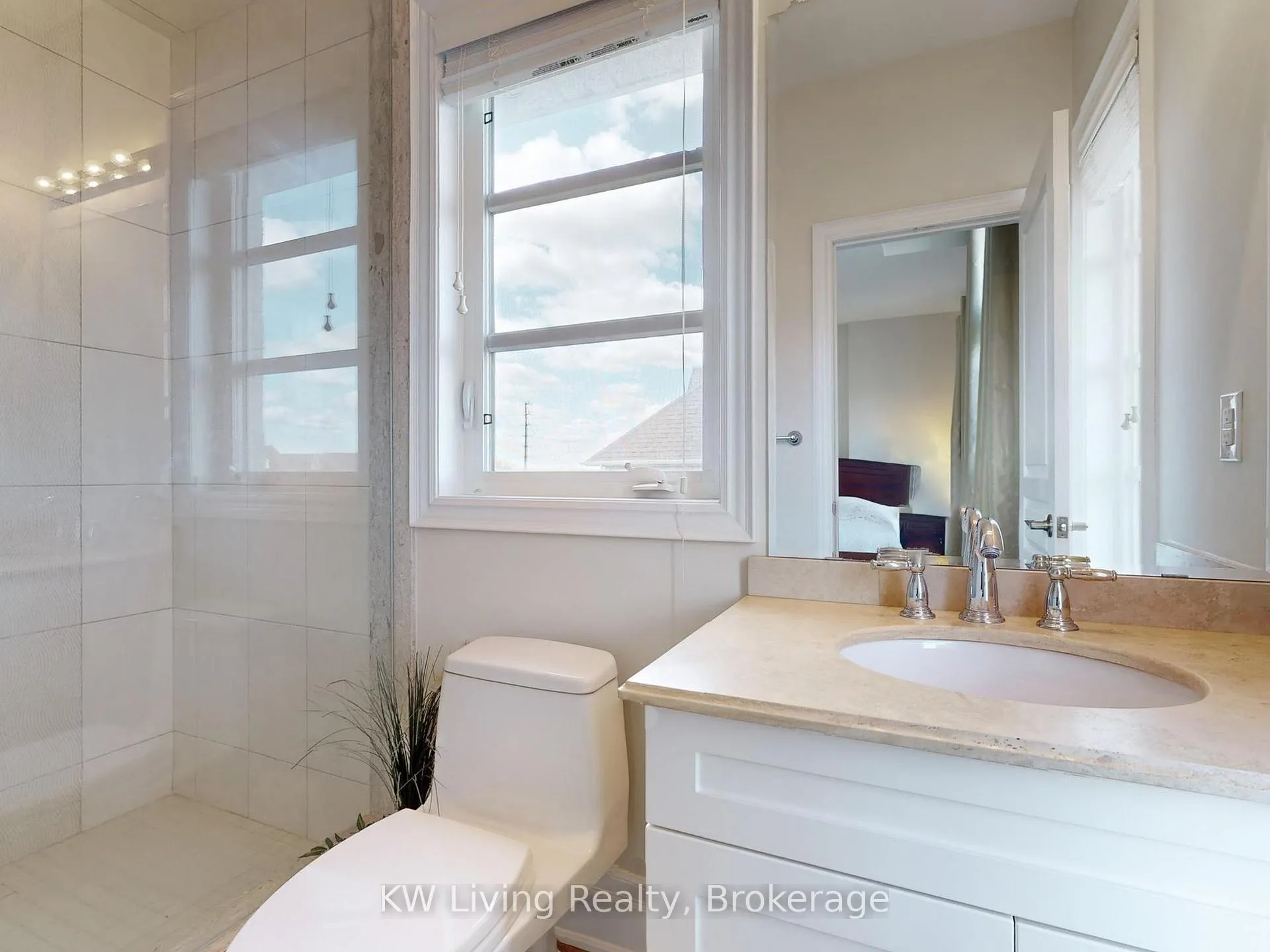 Photo 28 of 62 Carisbrooke Circle, Aurora, Bayview Southeast — HOMEH
