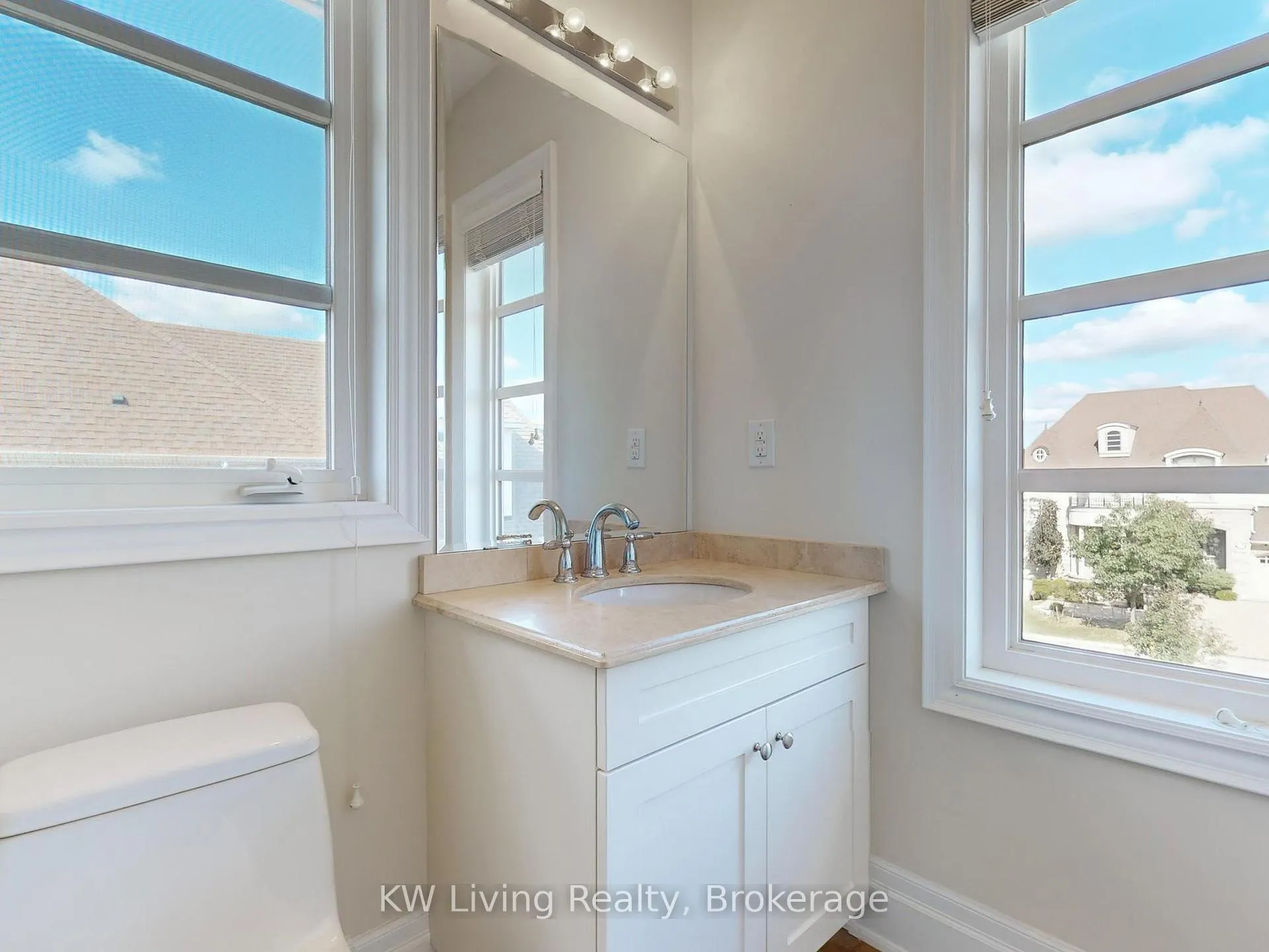 Photo 29 of 62 Carisbrooke Circle, Aurora, Bayview Southeast — HOMEH