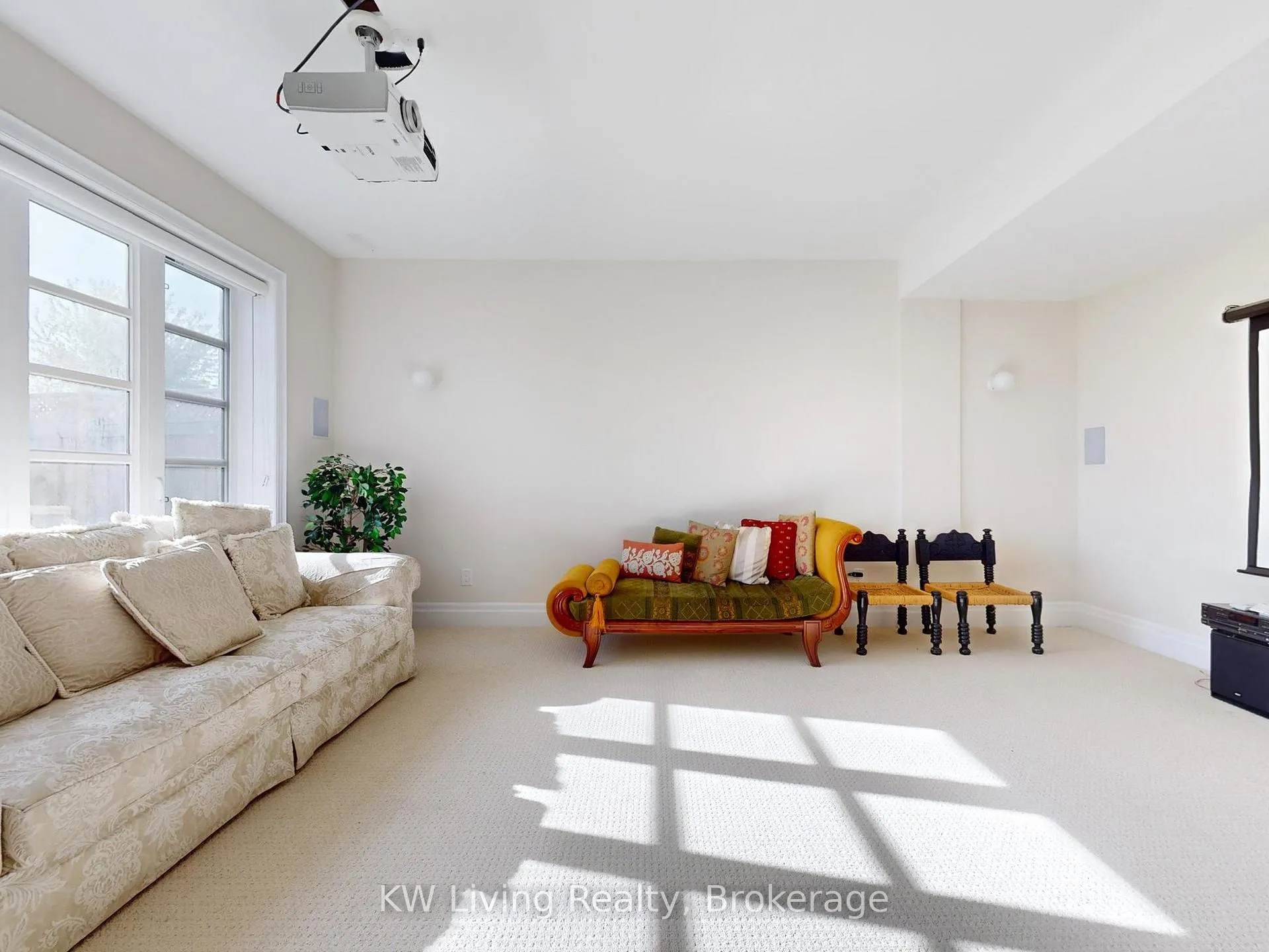 Photo 35 of 62 Carisbrooke Circle, Aurora, Bayview Southeast — HOMEH