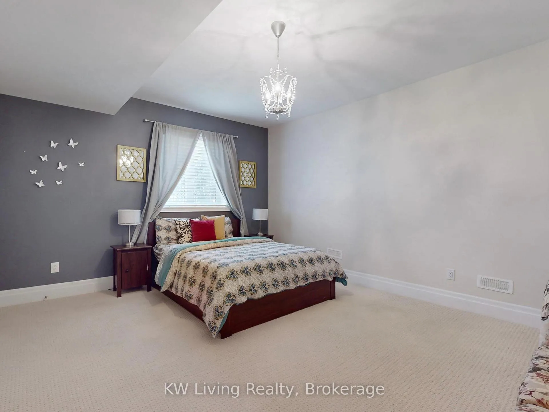 Photo 36 of 62 Carisbrooke Circle, Aurora, Bayview Southeast — HOMEH