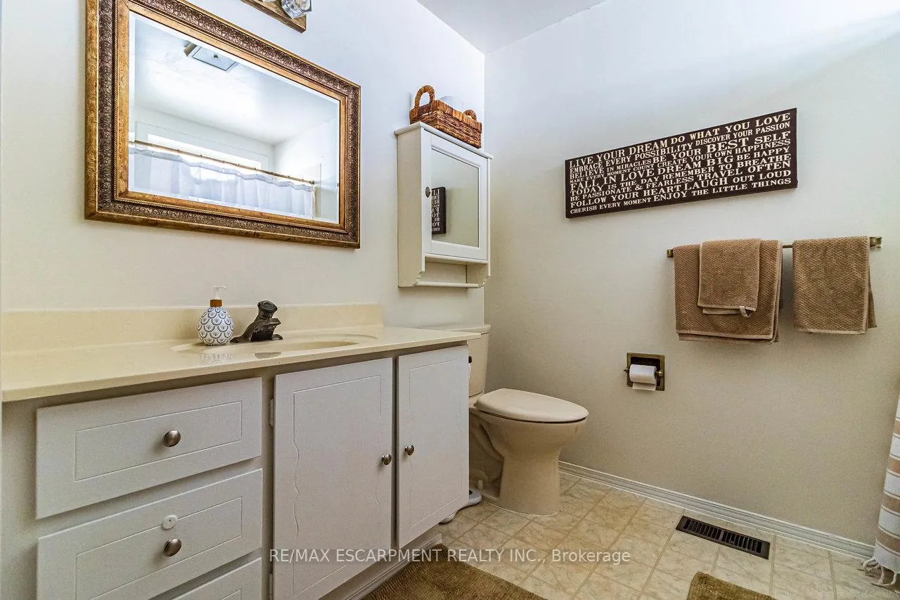 Photo 16 of 71 Mountbatten Drive, Hamilton, Rolston — HOMEH