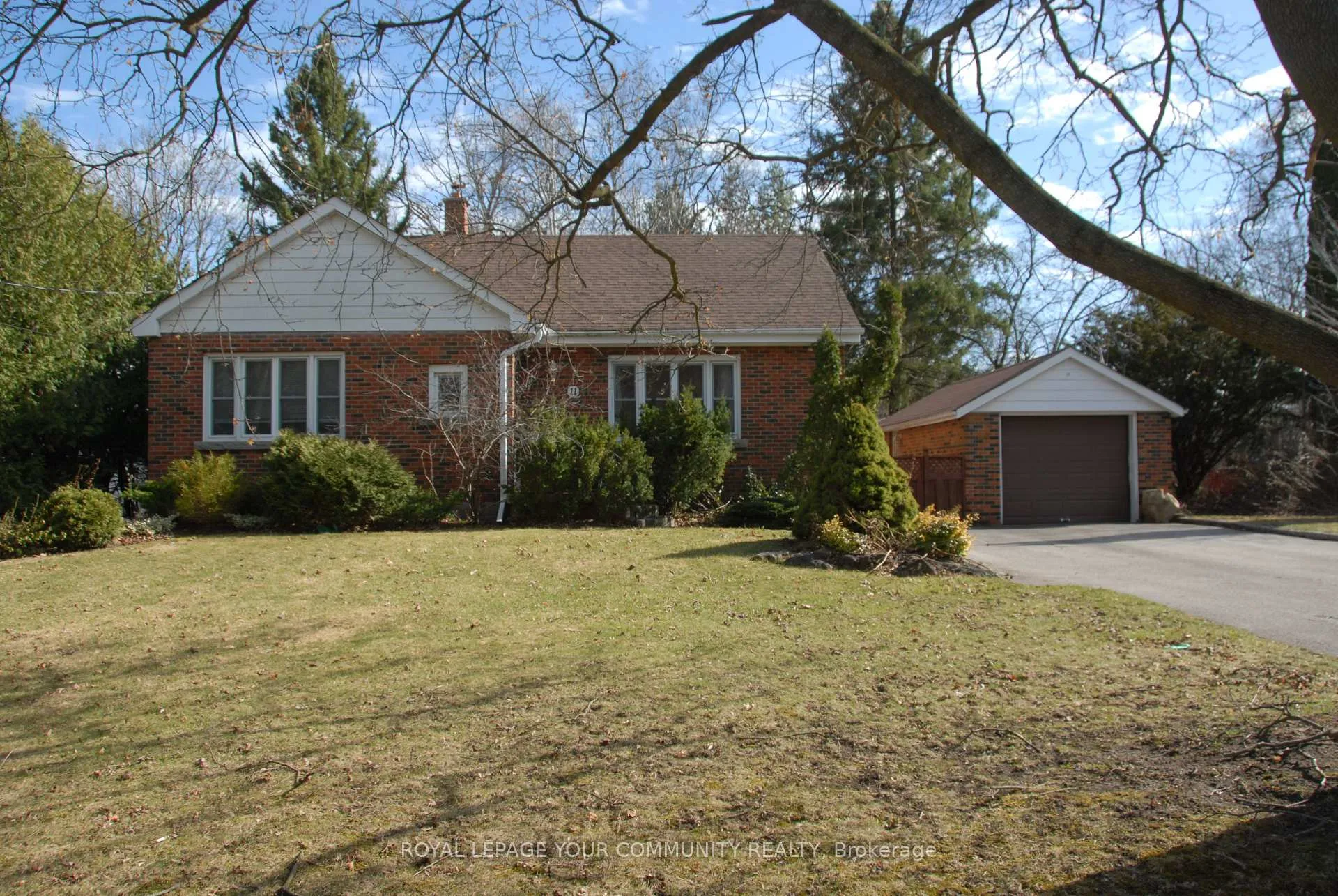 Photo 2 of 11 Maple Lane, Markham, Unionville — HOMEH