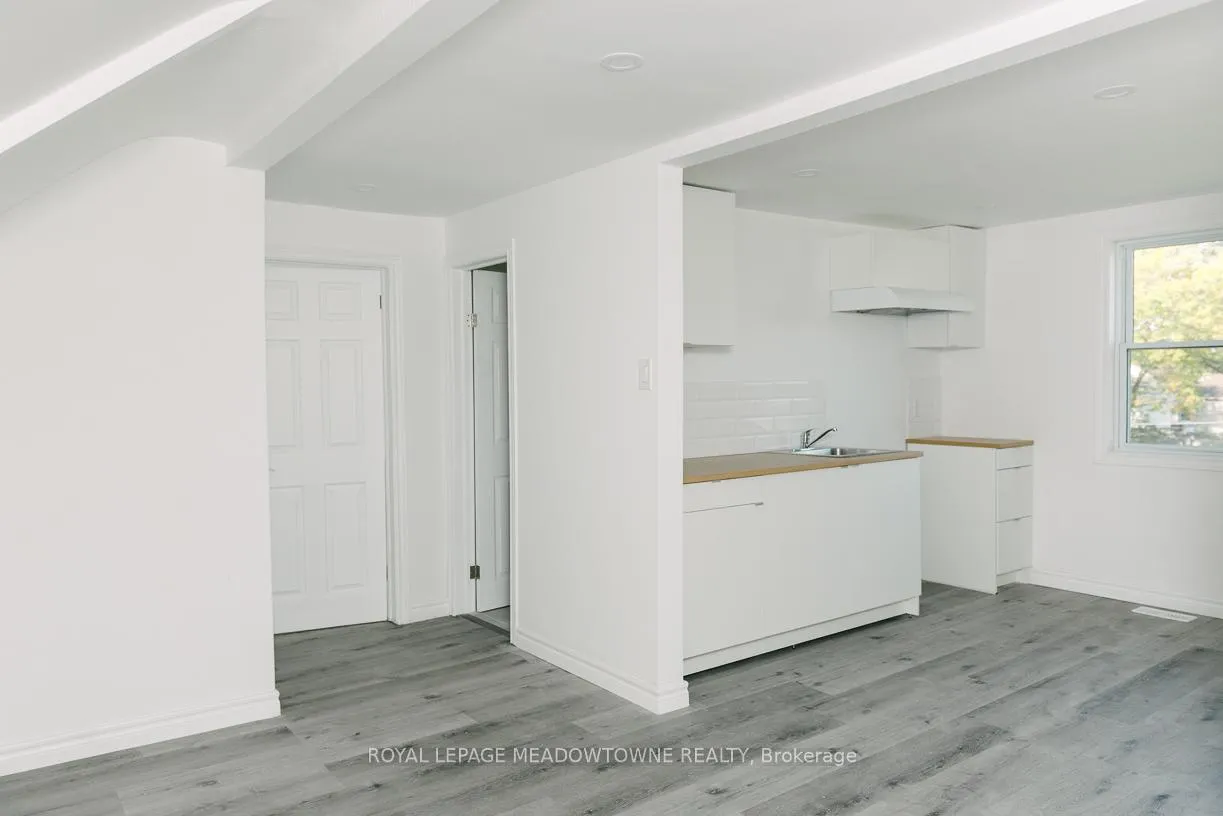Photo 14 of 673 Knox Avenue, Hamilton, Parkview — HOMEH