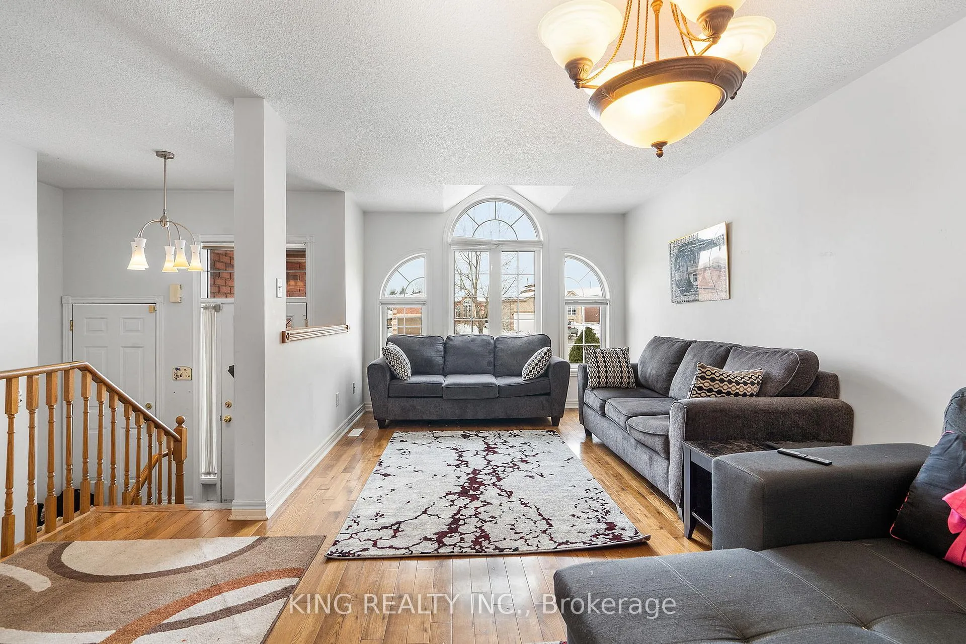 Photo 4 of 5 Danielle Crescent, Barrie, Painswick South — HOMEH