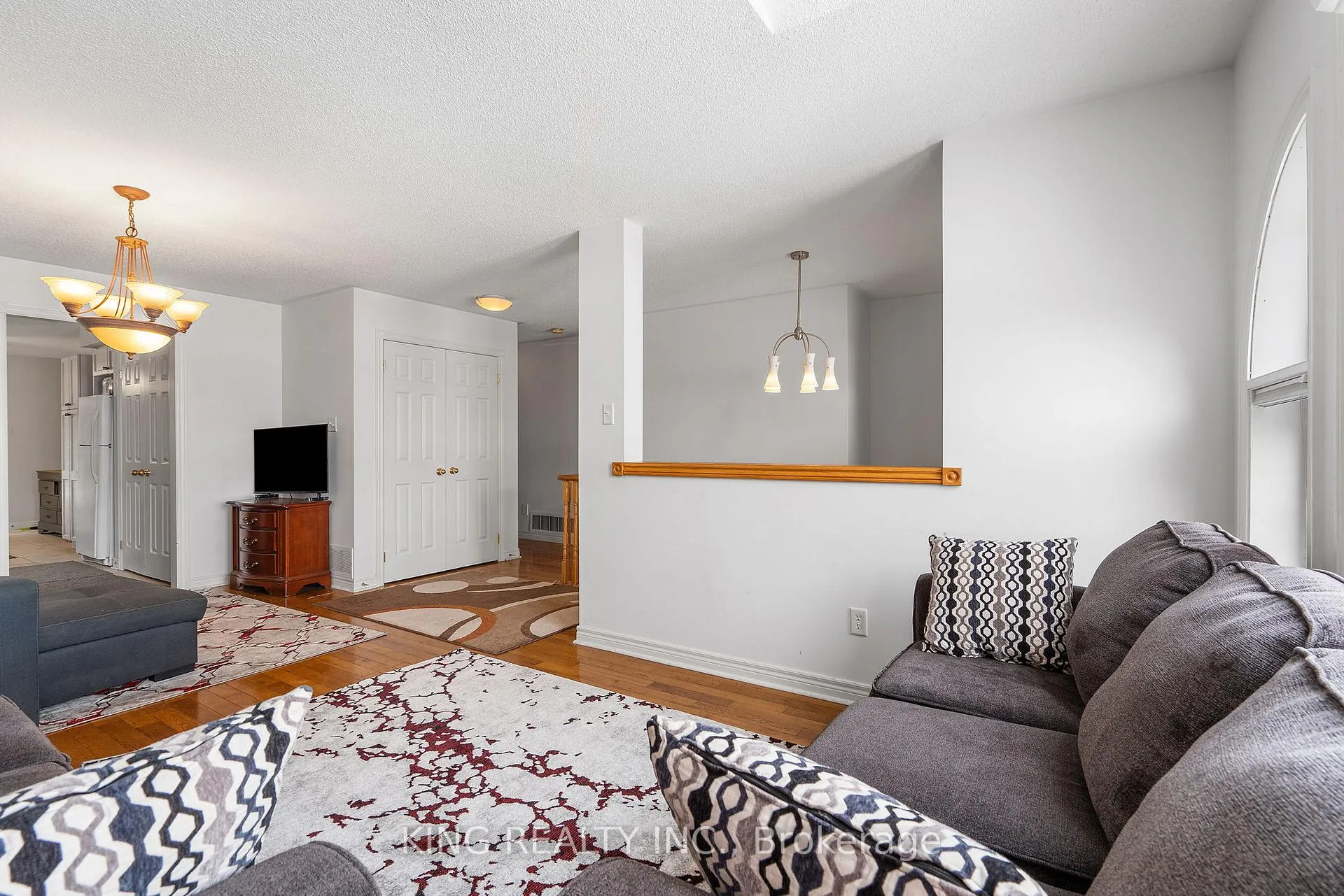 Photo 5 of 5 Danielle Crescent, Barrie, Painswick South — HOMEH