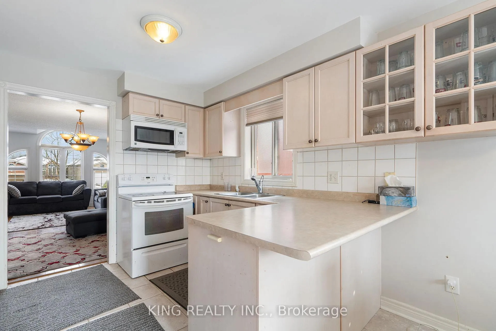 Photo 8 of 5 Danielle Crescent, Barrie, Painswick South — HOMEH