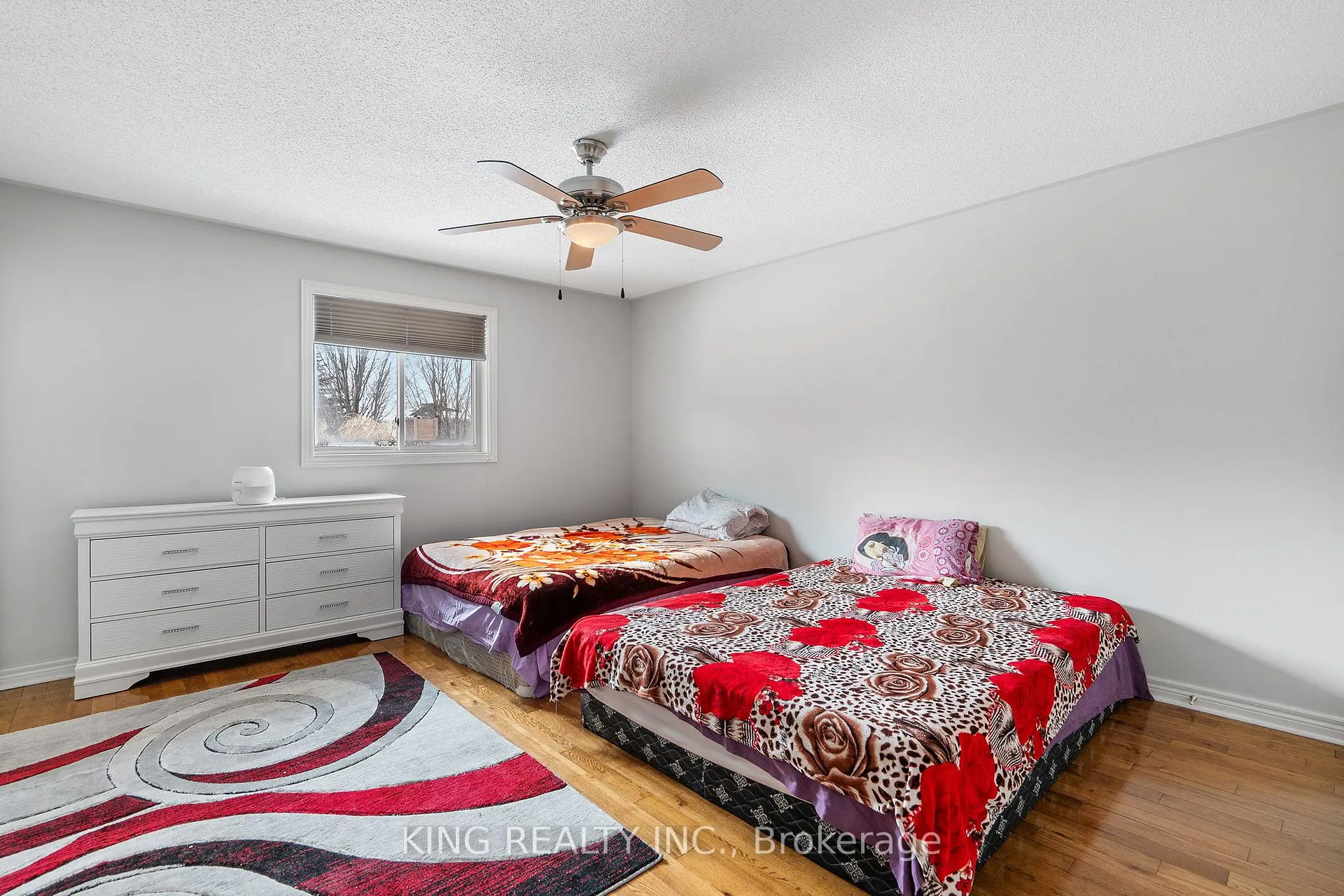 Photo 13 of 5 Danielle Crescent, Barrie, Painswick South — HOMEH