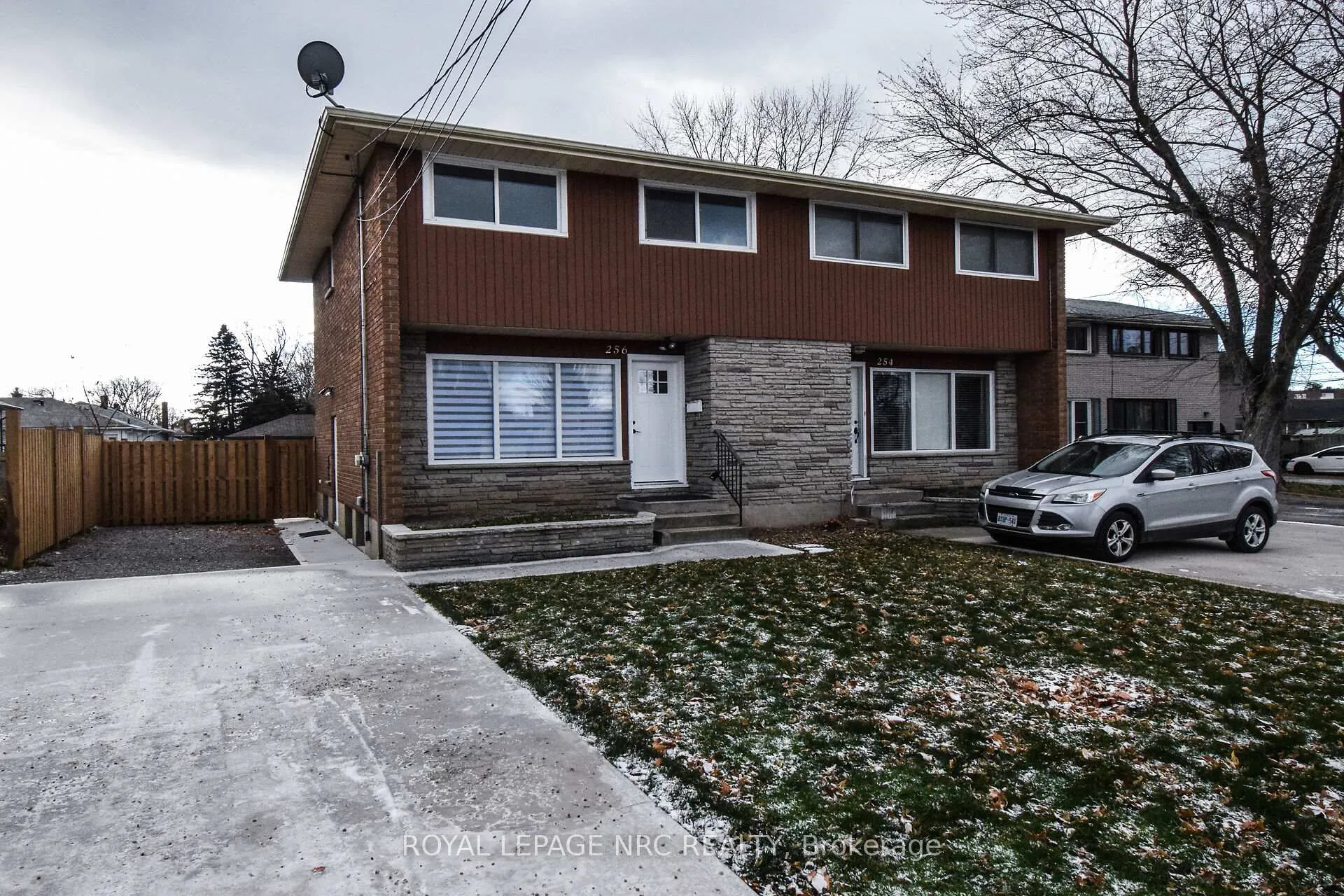 Photo 2 of 256 Scott Street, St. Catharines, Fairview — HOMEH