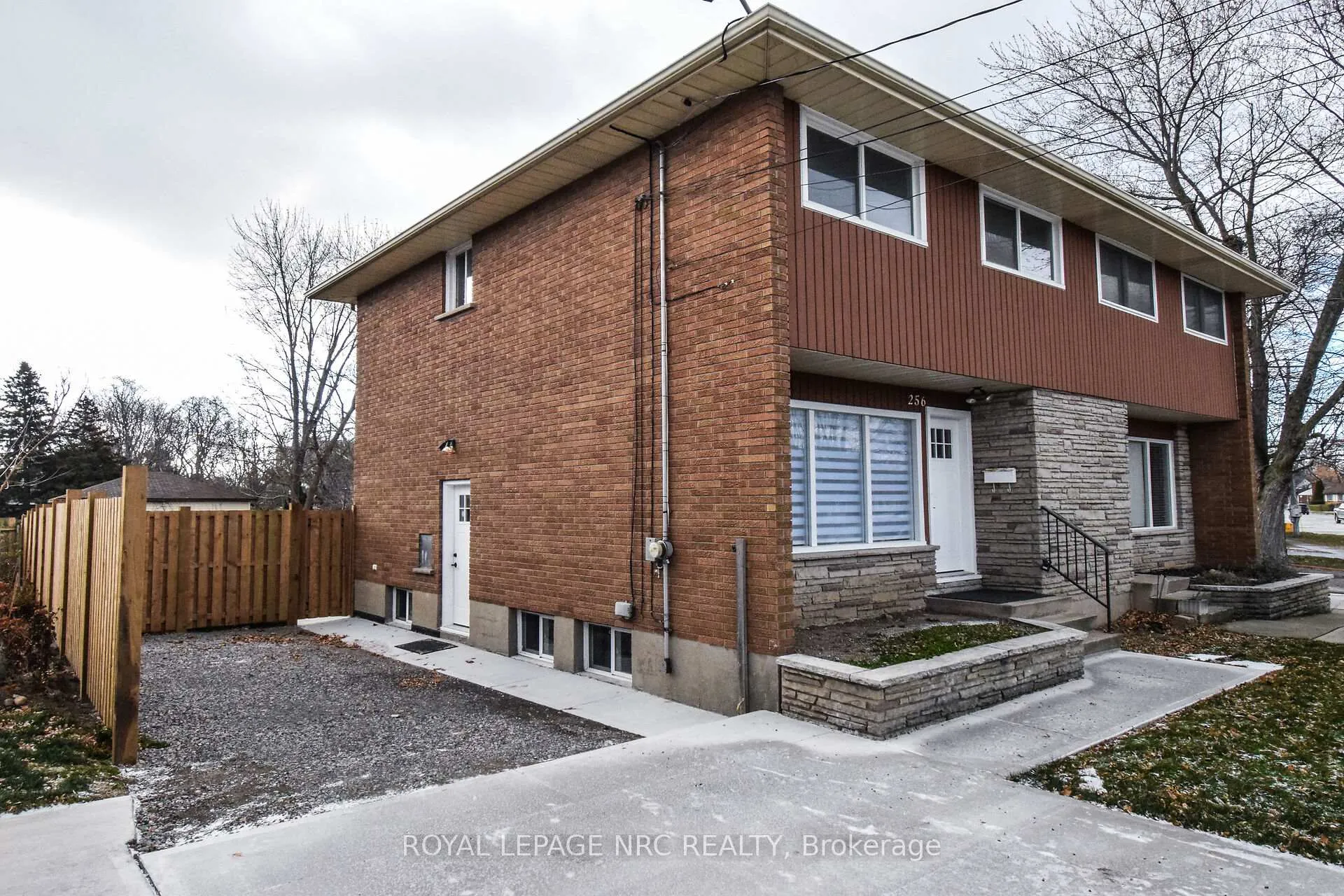 Photo 3 of 256 Scott Street, St. Catharines, Fairview — HOMEH