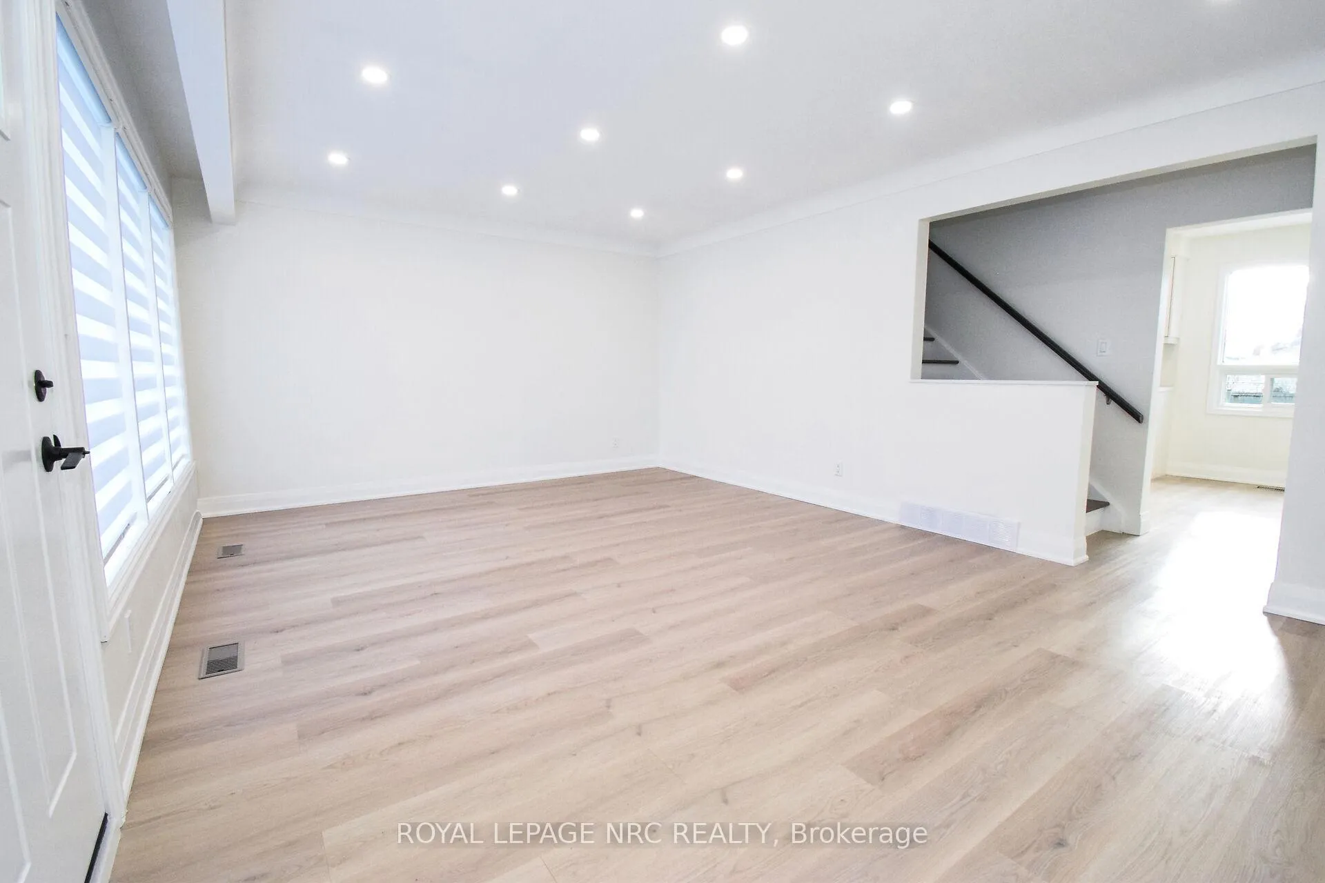 Photo 5 of 256 Scott Street, St. Catharines, Fairview — HOMEH
