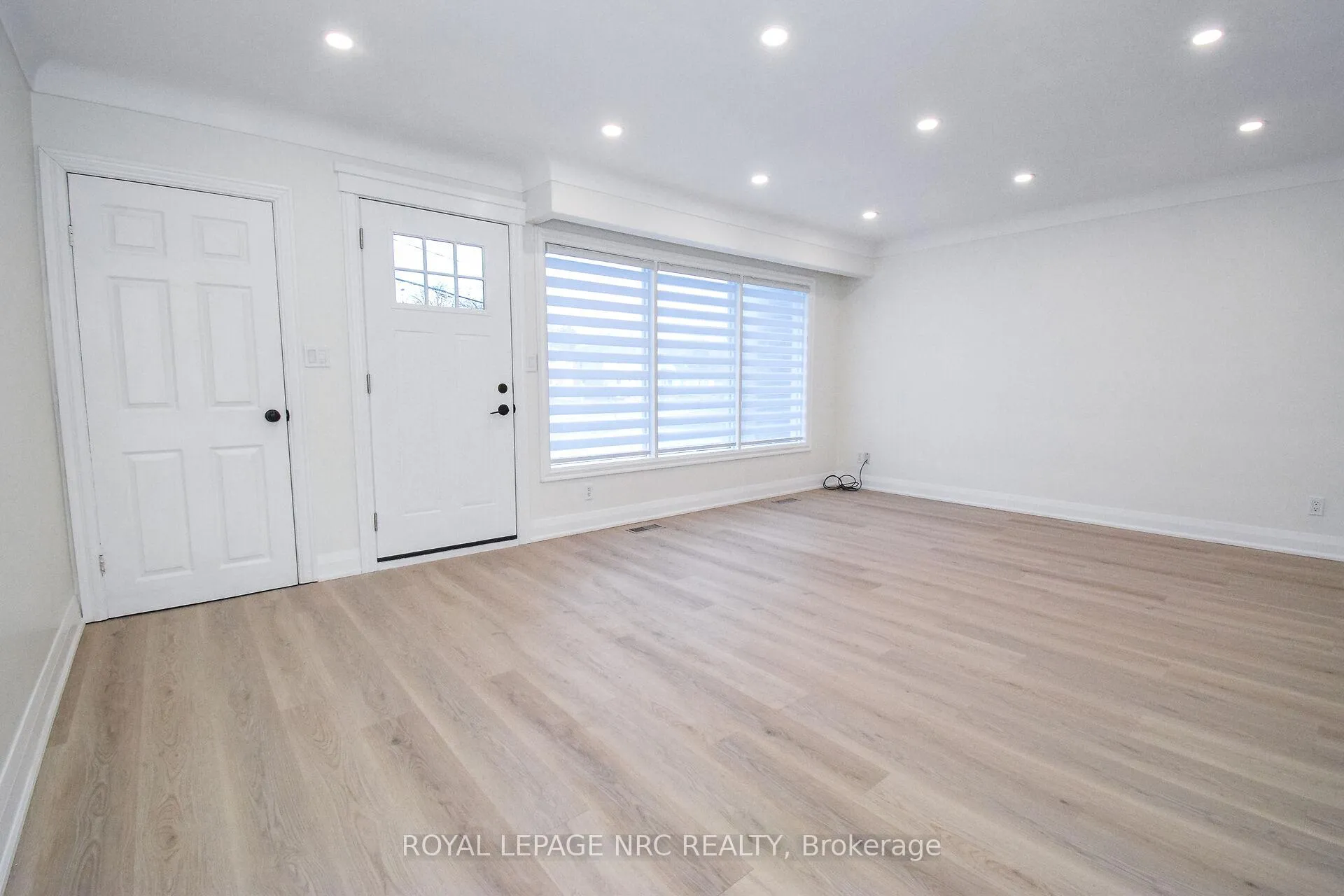 Photo 6 of 256 Scott Street, St. Catharines, Fairview — HOMEH
