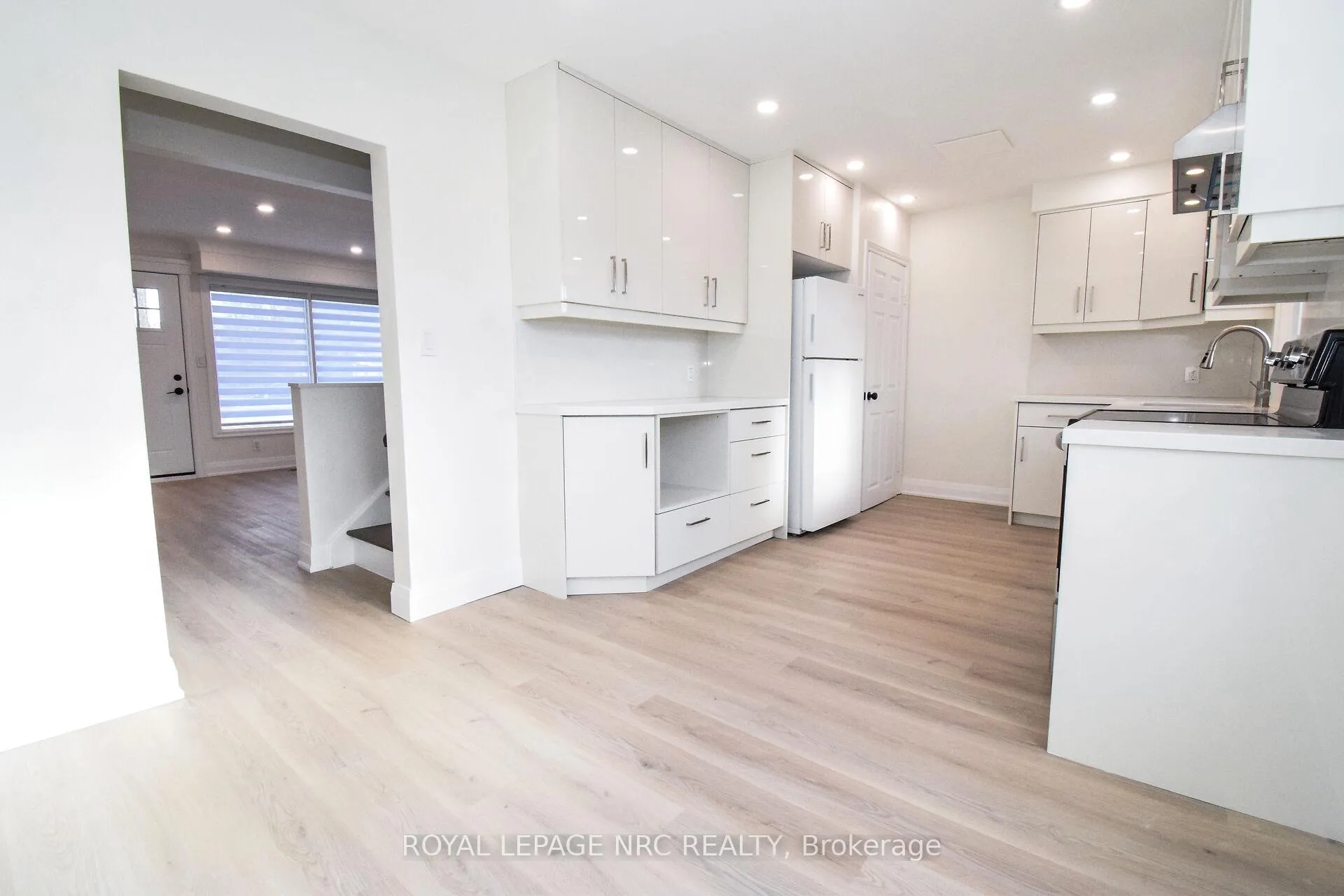 Photo 8 of 256 Scott Street, St. Catharines, Fairview — HOMEH